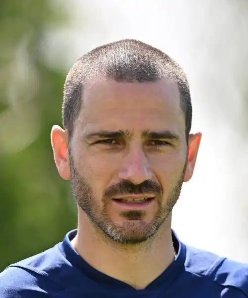 Leonardo Bonucci spinge in alto Kenan Yildiz