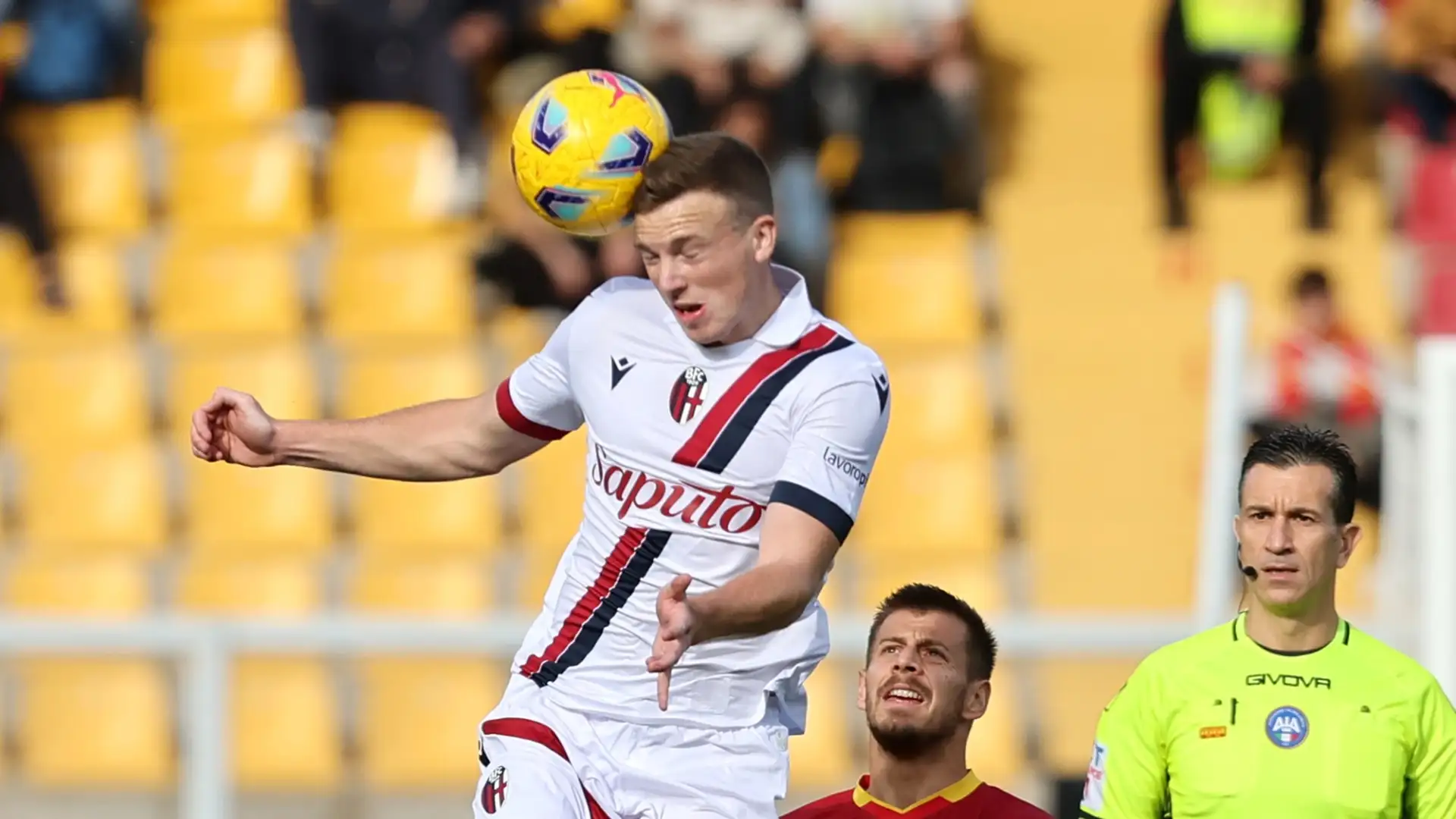 Anche lo scozzese del Bologna ha diversi estimatori, ma vorrebbe rimanere in Italia: la Juve è sulle sue tracce da tempo