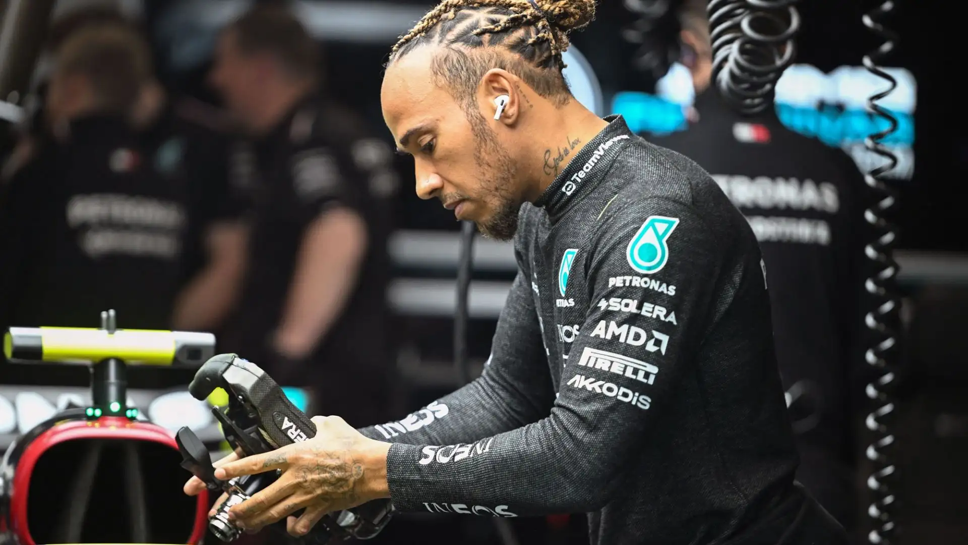 "Quando entro in macchina e guido lungo la pitlane, con tutte quelle persone attorno a me, sorrido come nel primo giorno"