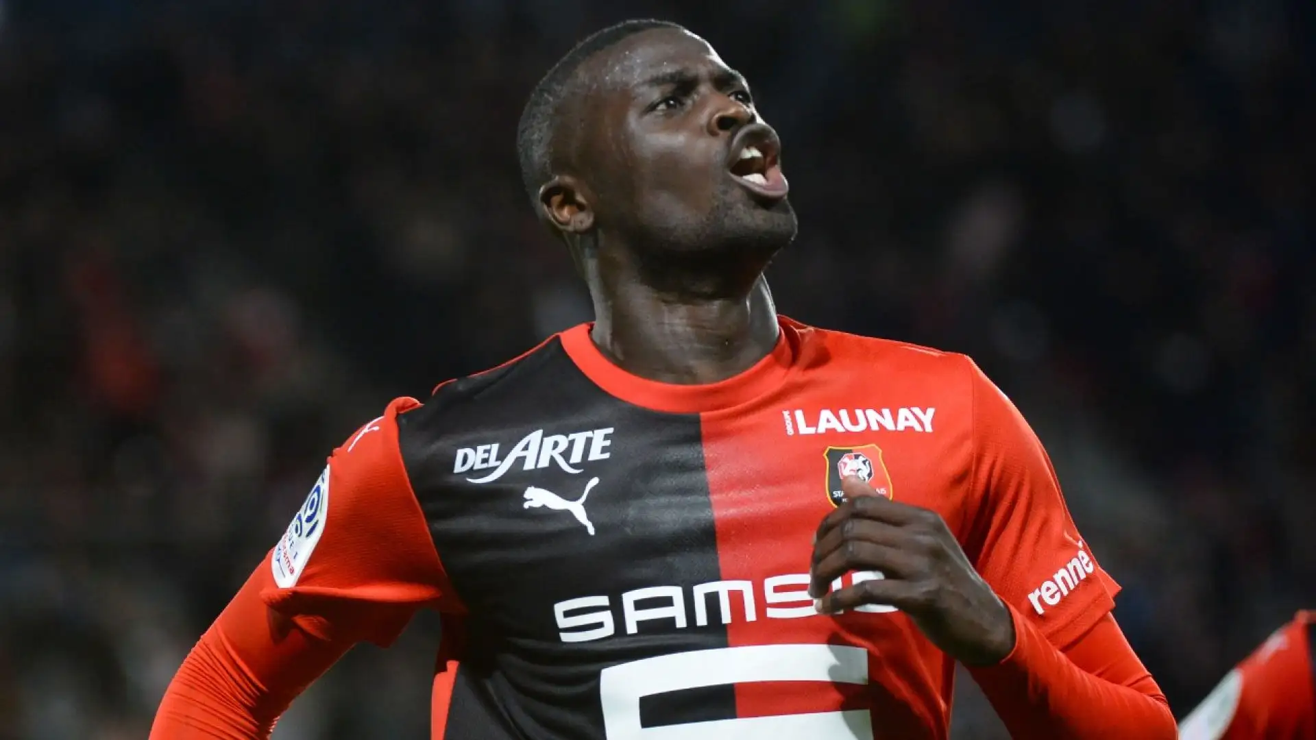 Successivamente si è trasferito in Francia (Rennes, Bordeaux, Auxerre) e Arabia Saudita (Al-Ahli) prima di accettare l'Adana Demirspor