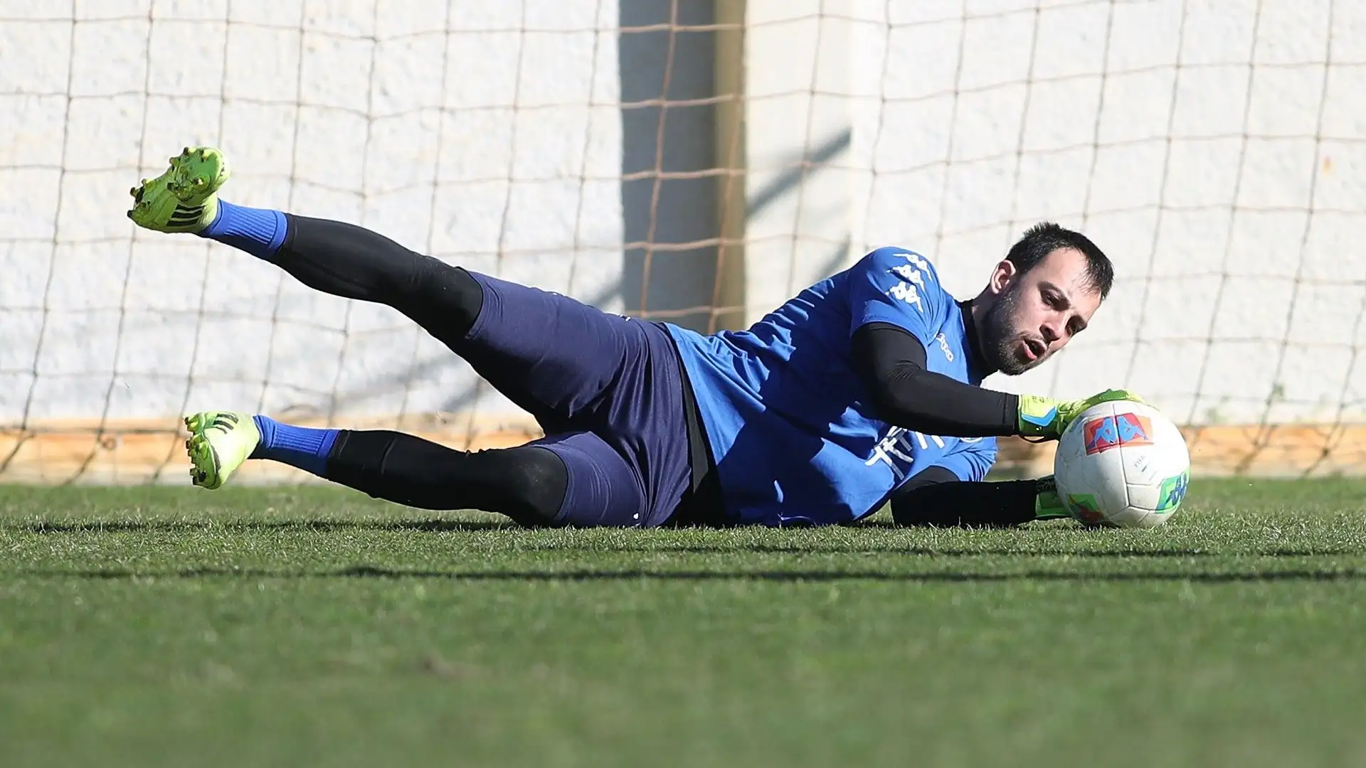 In Italia ha giocato per Empoli, Palermo, Juventus, Benevento, Perugia, Sampdoria, Ternana, Montichiari, Lumezzane, Sarnico e Grumellese
