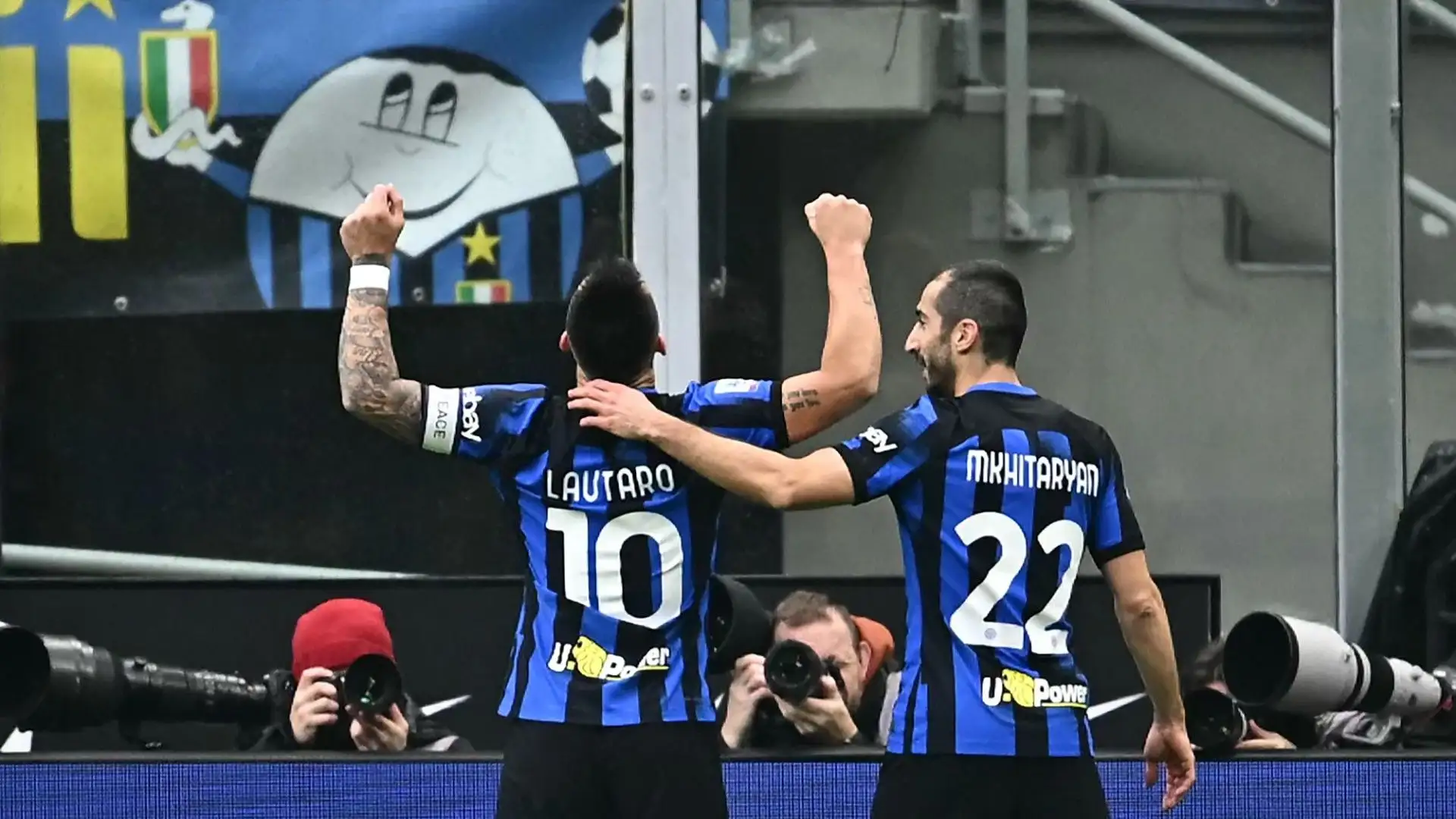 Prima di trasferirsi in Italia ha giocato in Inghilterra con Arsenal e Manchester United
