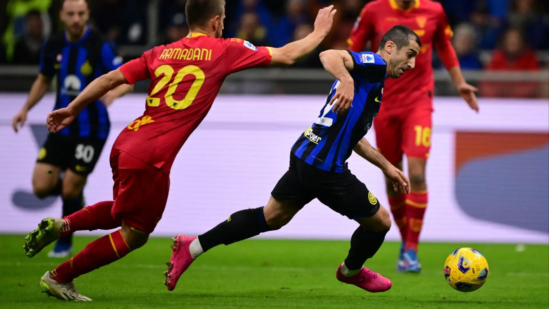 Il calciatore è approdato a Milano nel 2022 dopo la separazione dalla Roma
