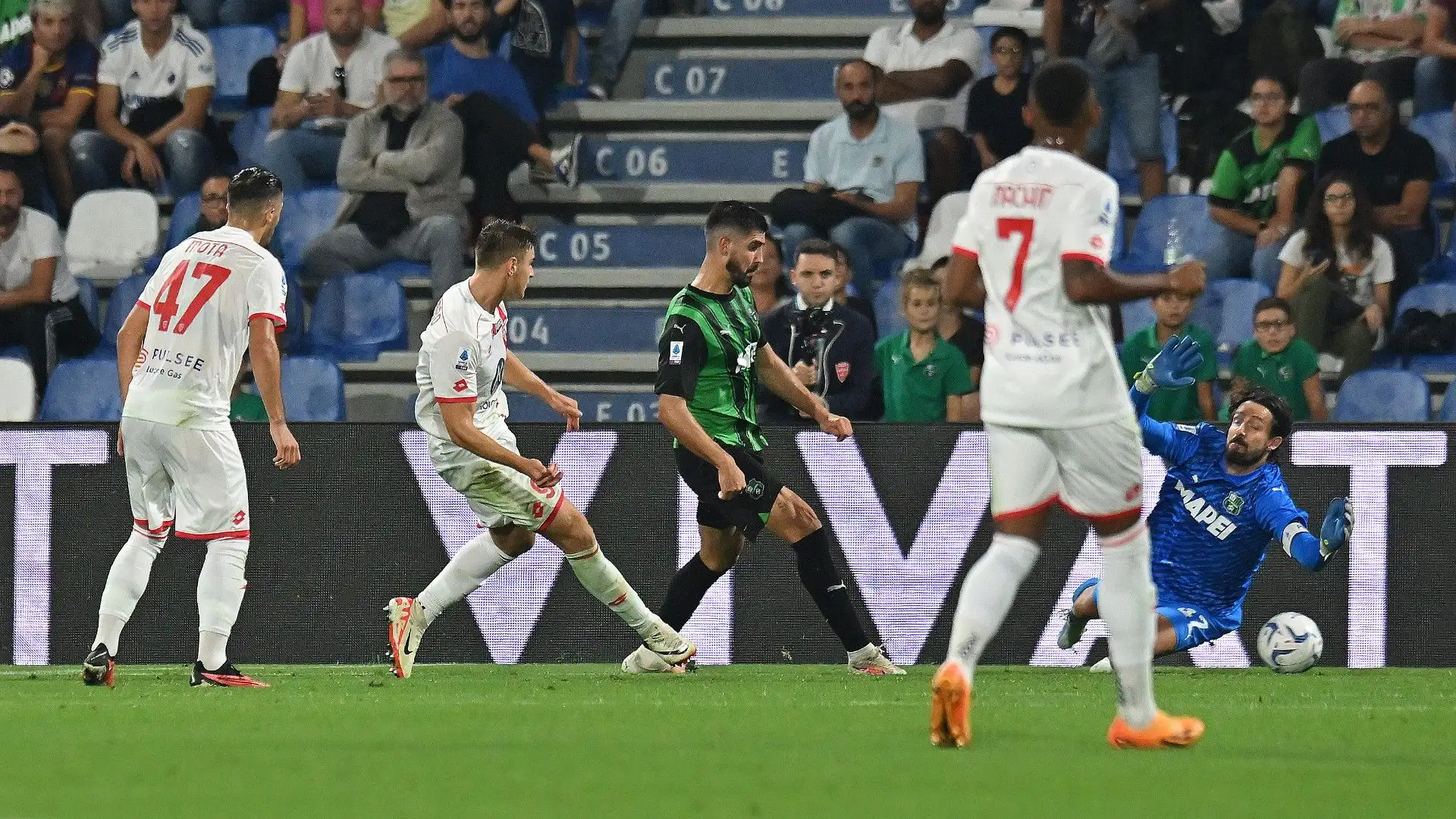 Nel corso della sua carriera ha girato molto in prestito: Cremonese, SPAL, Lecce e ora Monza
