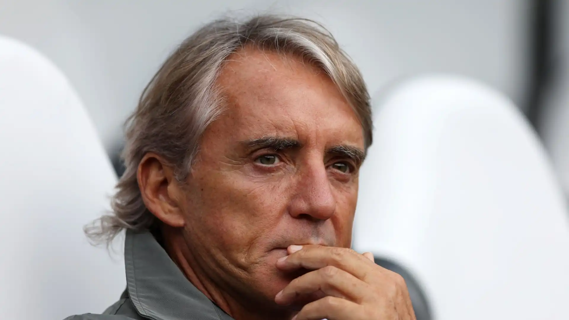 Roberto Mancini leaves and apologizes