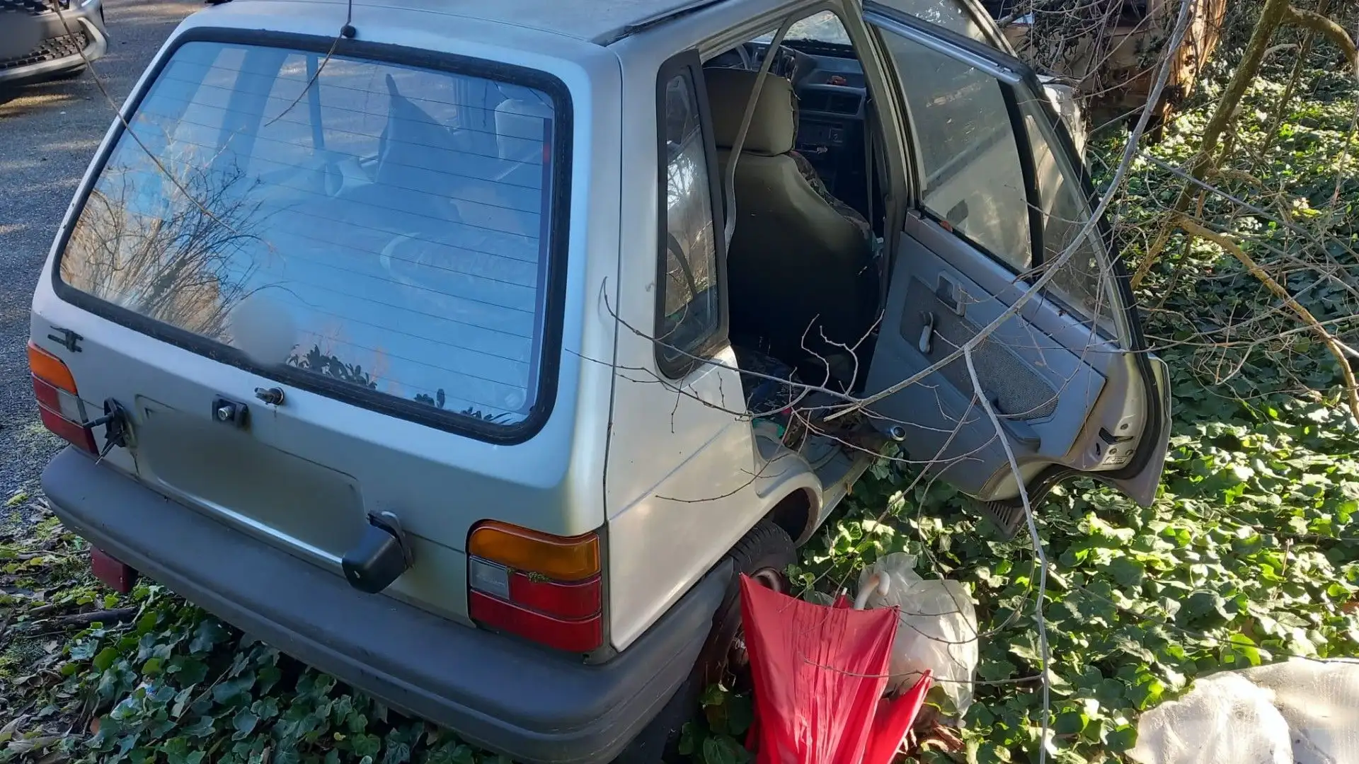 Questo sfortunato esemplare è nella versione a 5 porte