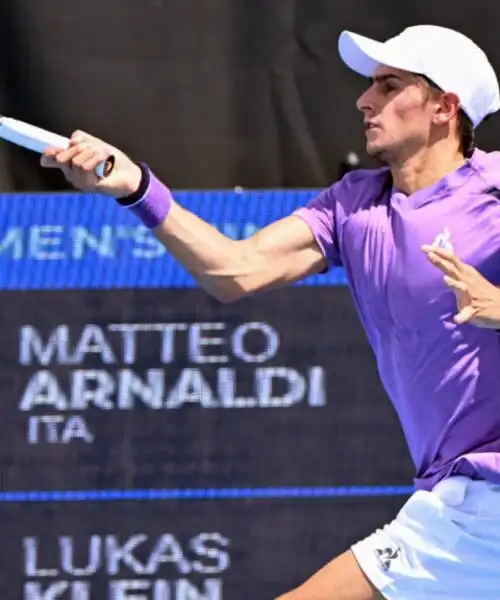 Matteo Arnaldi si prende i quarti di finale a Brisbane: battuto Klein