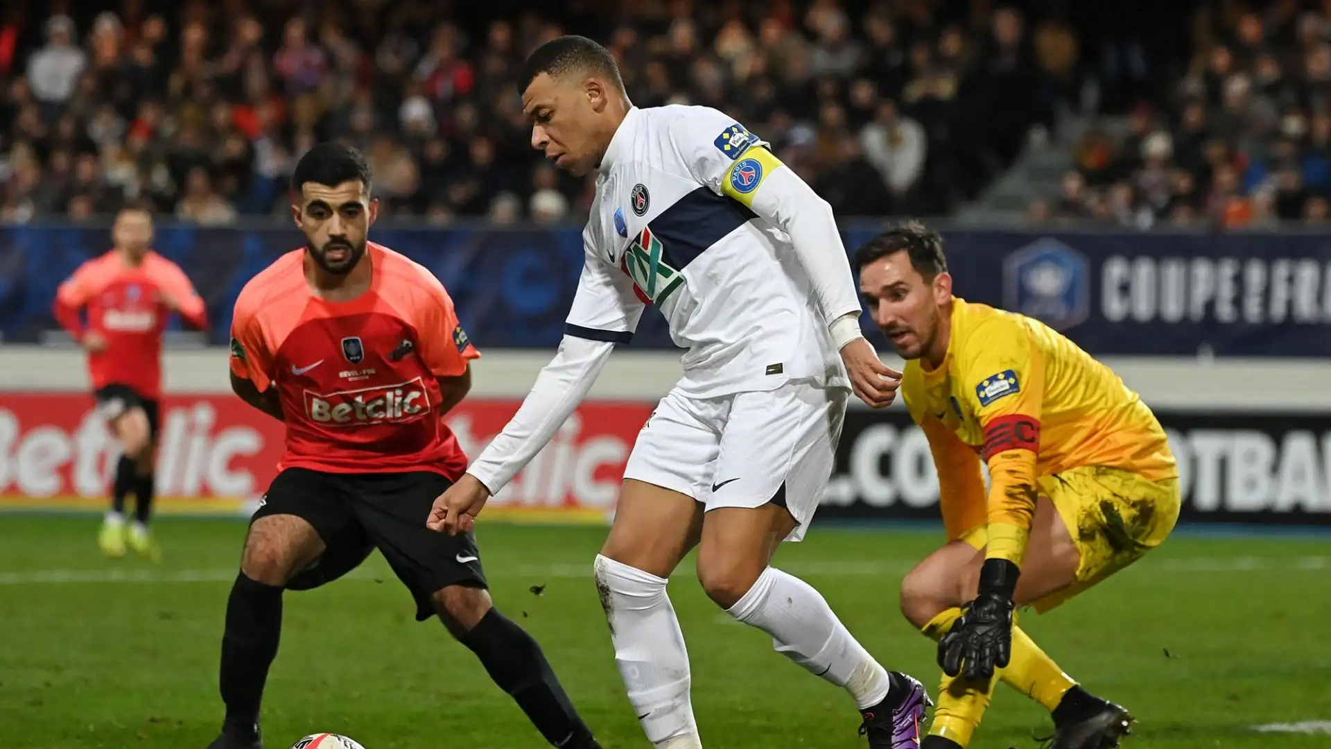 Qualsiasi soluzione è possibile: il Real Madrid resta la prima opzione, ma anche il PSG spera ancora di trattenere il giocatore nella prossima stagione