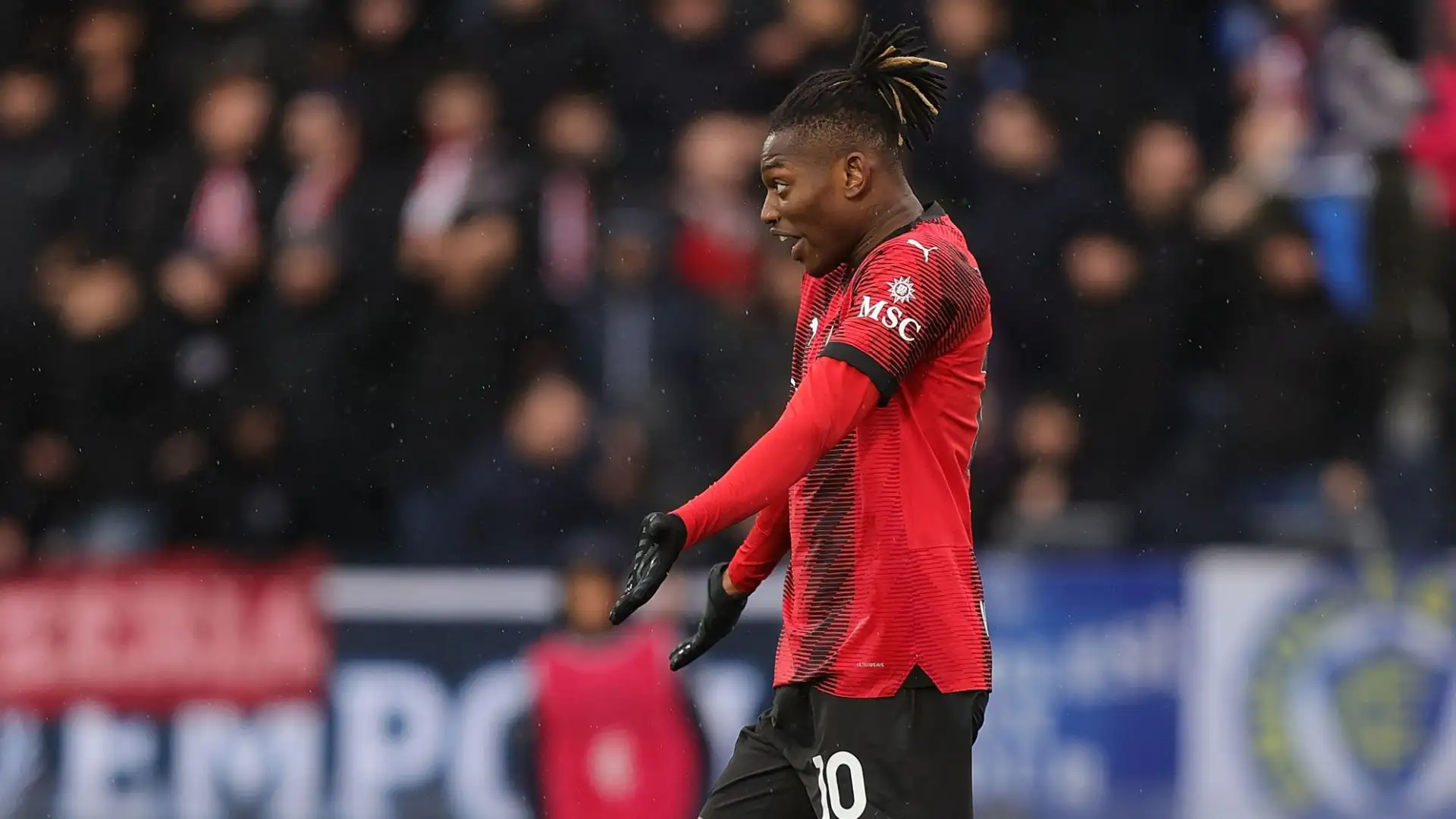 Nella splendida notte di San Siro c'è però una nota stonata: la prestazione di Rafael Leao