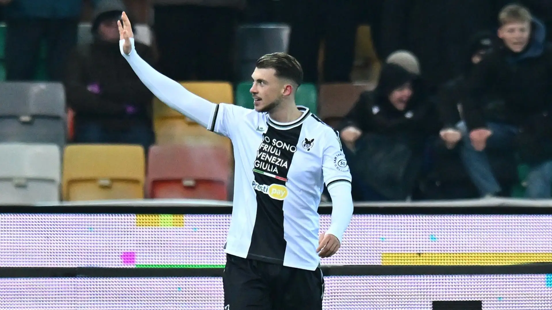 Un aiuto economico potrebbe arrivare dall'Atalanta, intenzionata a riscattare Charles De Ketelaere
