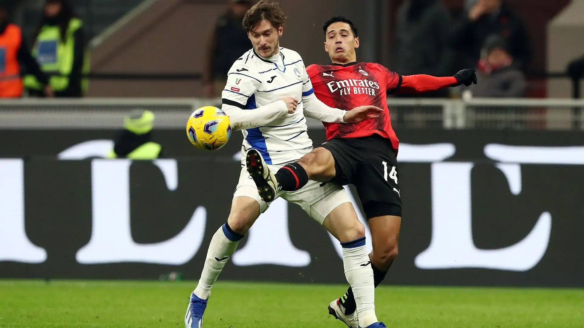 Rafa Leao su X ha postato il video del fallo di Jimenez che ha causato il rigore decisivo dell'Atalanta
