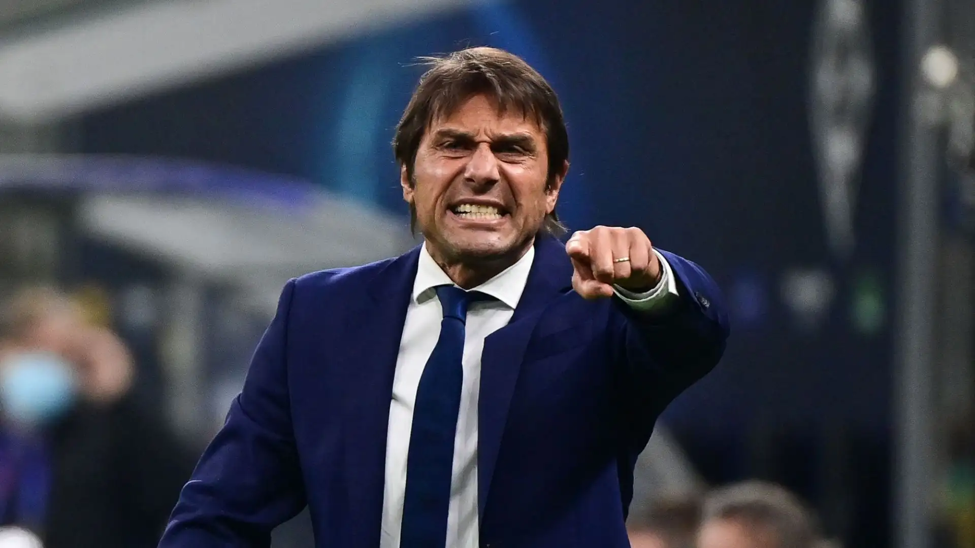 Nella tarda mattinata di mercoledì è arrivata l'ufficialità del passaggio di Conte al Napoli
