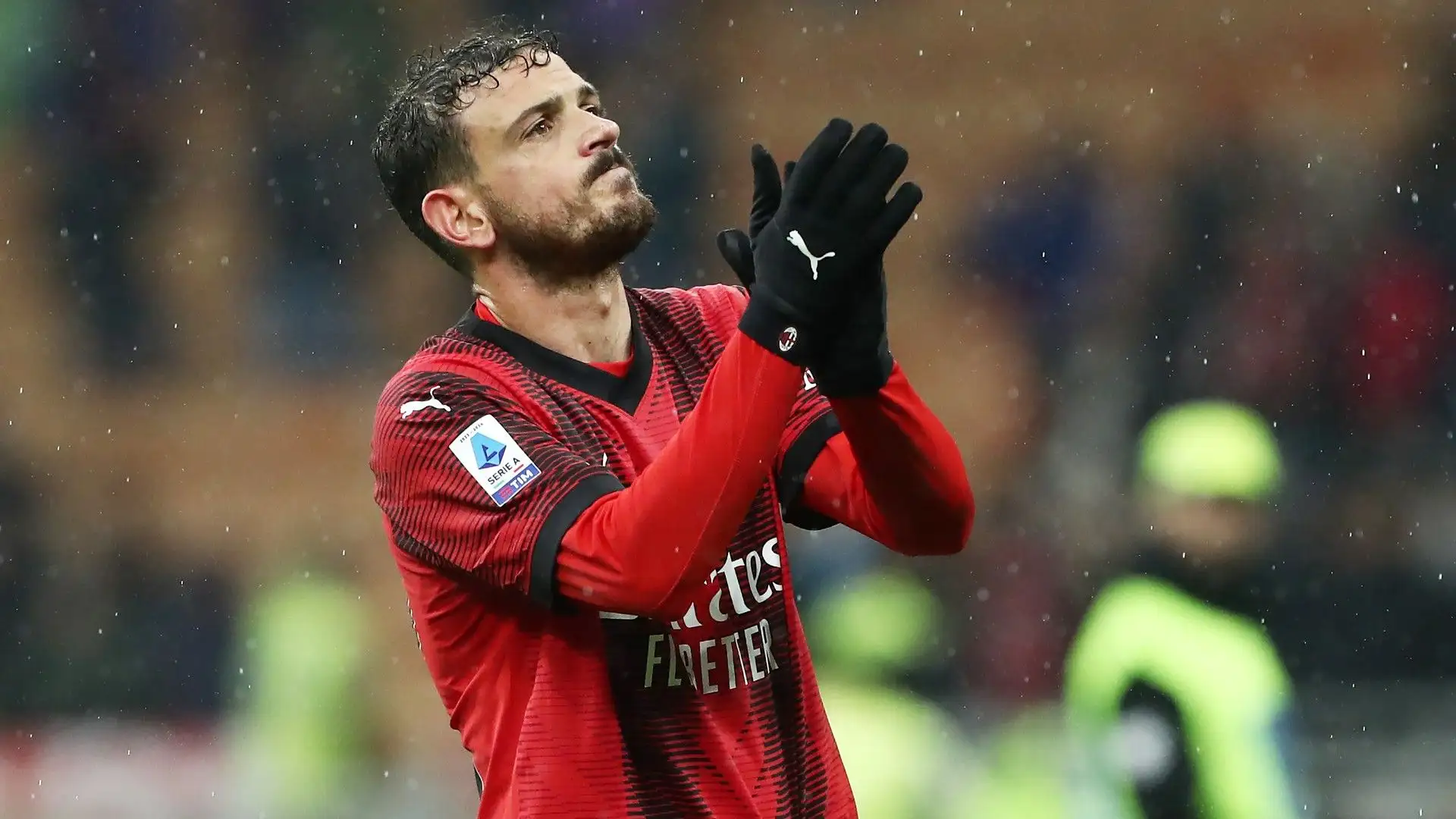 Il calciatore gioca in rossonero dal 2021, quando è stato acquistato dalla Roma per circa 4 milioni di euro
