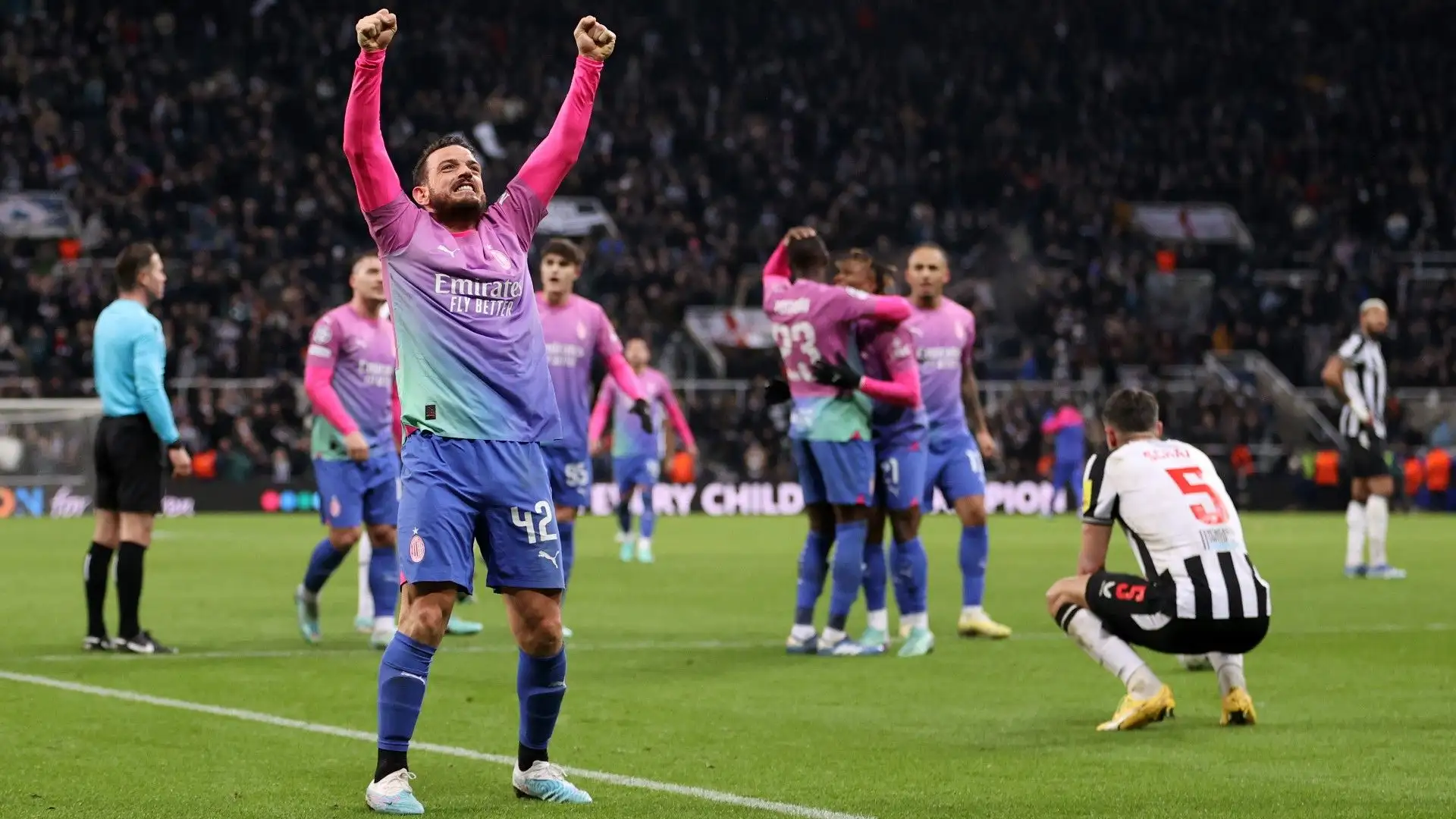 Con il Milan ha vinto lo Scudetto nella stagione 2021-2022
