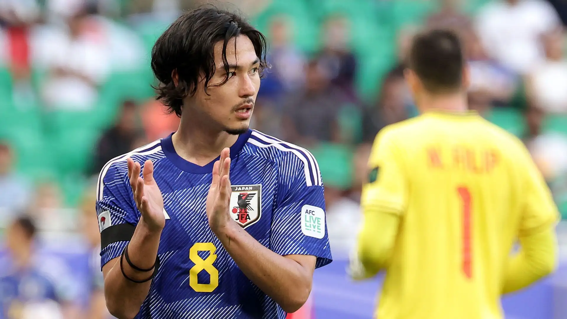Nato il 16 gennaio 1995, Minamino ha esordito tra i professionisti con il Cerezo Osaka, nel 2012