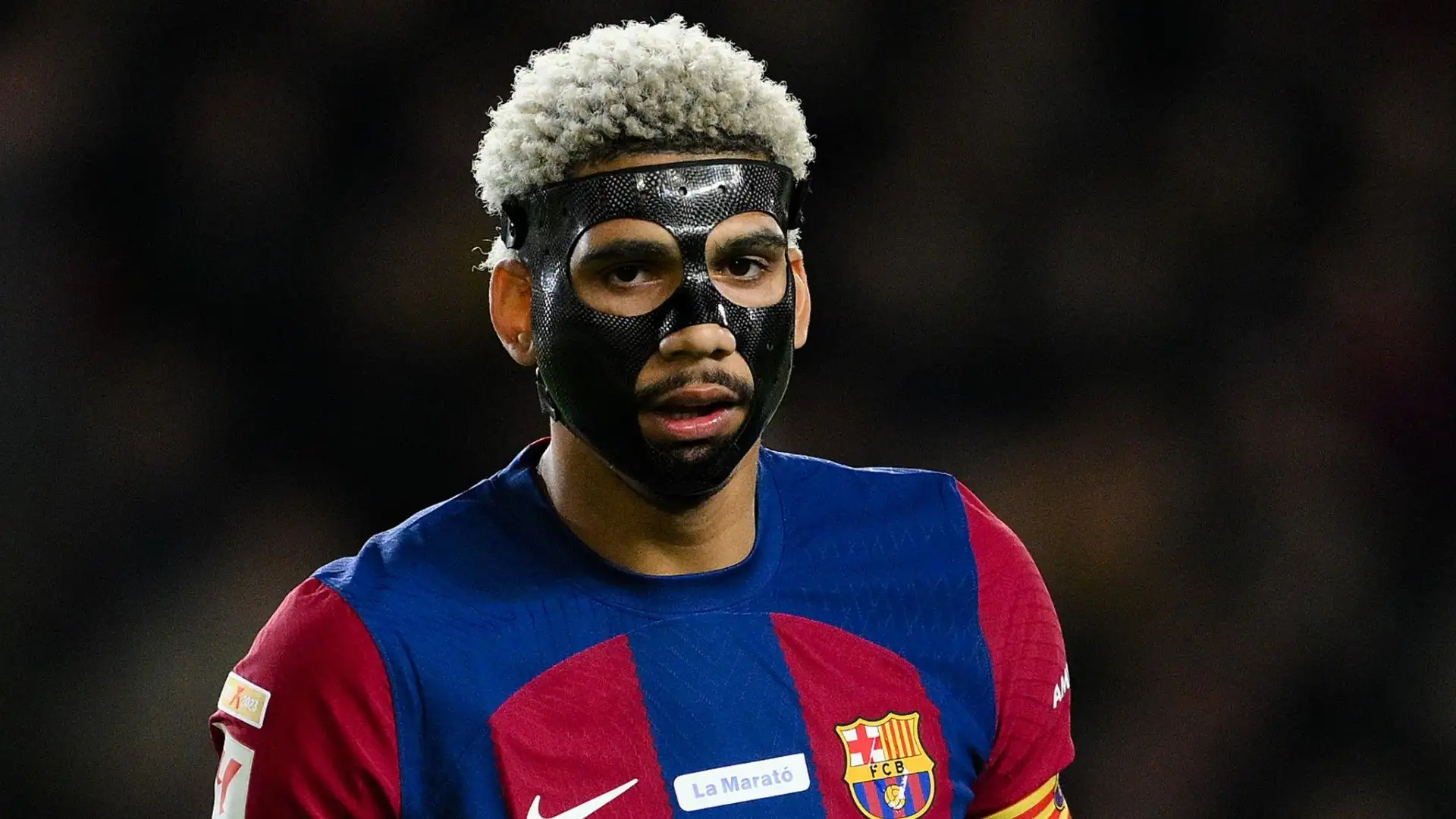 Ronald Araujo è molto complicato: sta bene al Barcellona e non vuole lasciare la squadra

