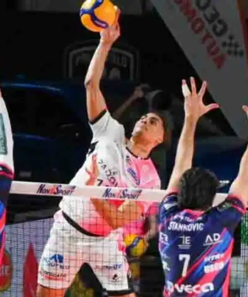 Figuraccia con i ragazzini terribili, playoff e panchina a rischio: le foto