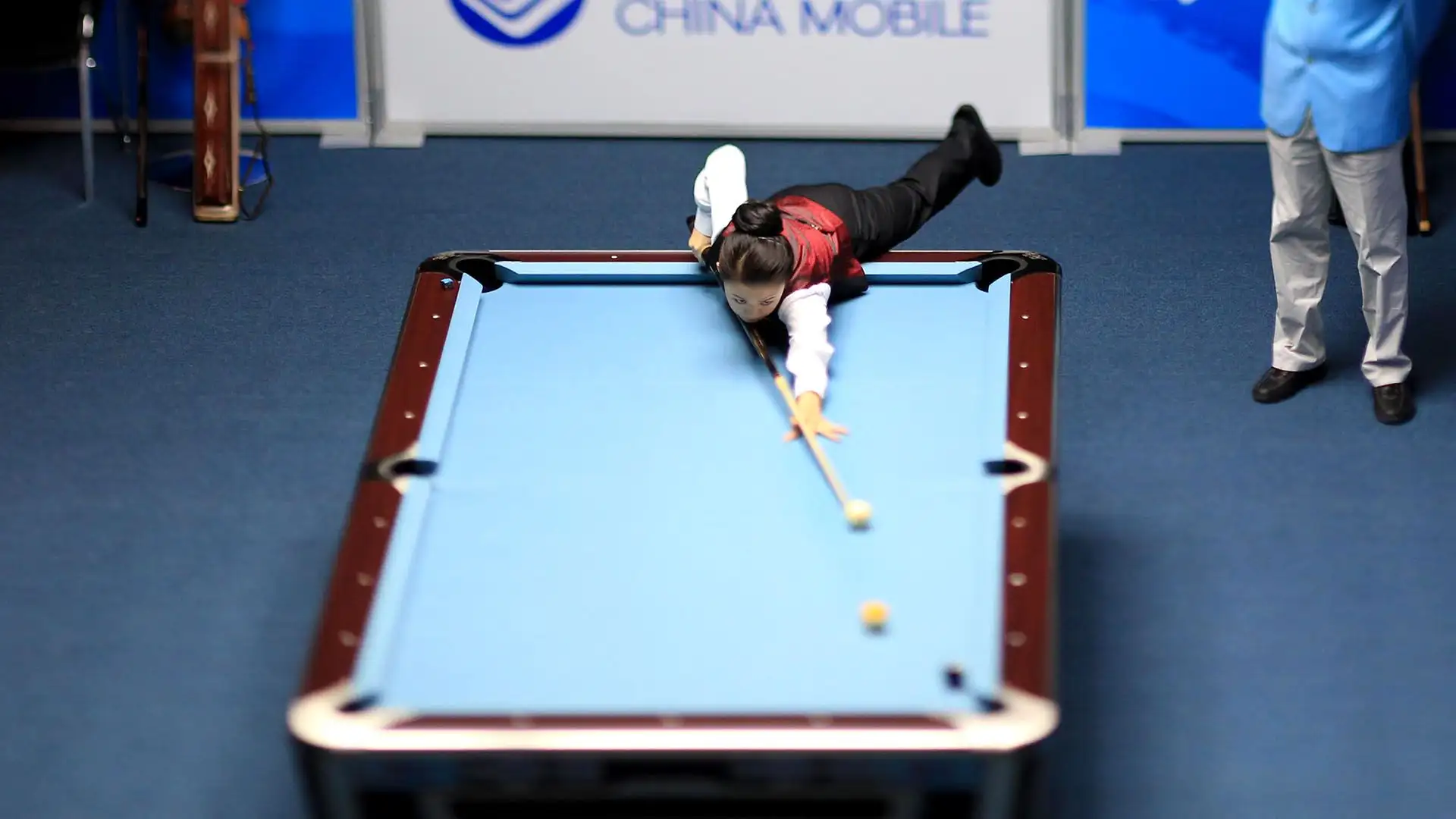Popolarissima, ha disputato un match d'esibizione contro il campione di snooker Ronnie O'Sullivan, vincendo nella specialità 9-ball