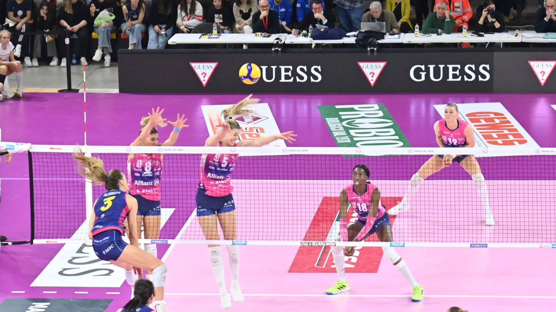 Il big match è stato a senso unico, con le toscane schiantate 3-0.