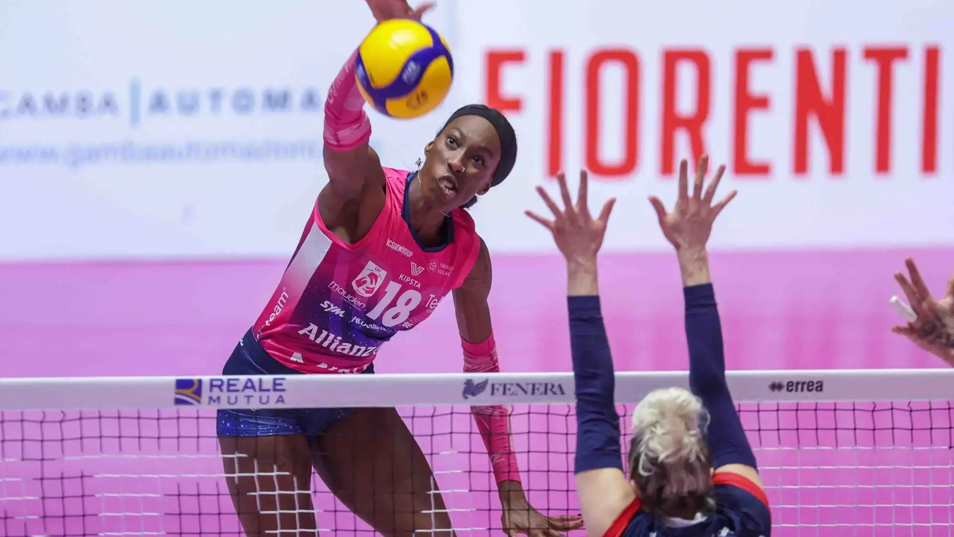 Dodicesima vittoria consecutiva per l'Allianz Vero Volley Milano, impostasi al tie-break a Torino contro Chieri.