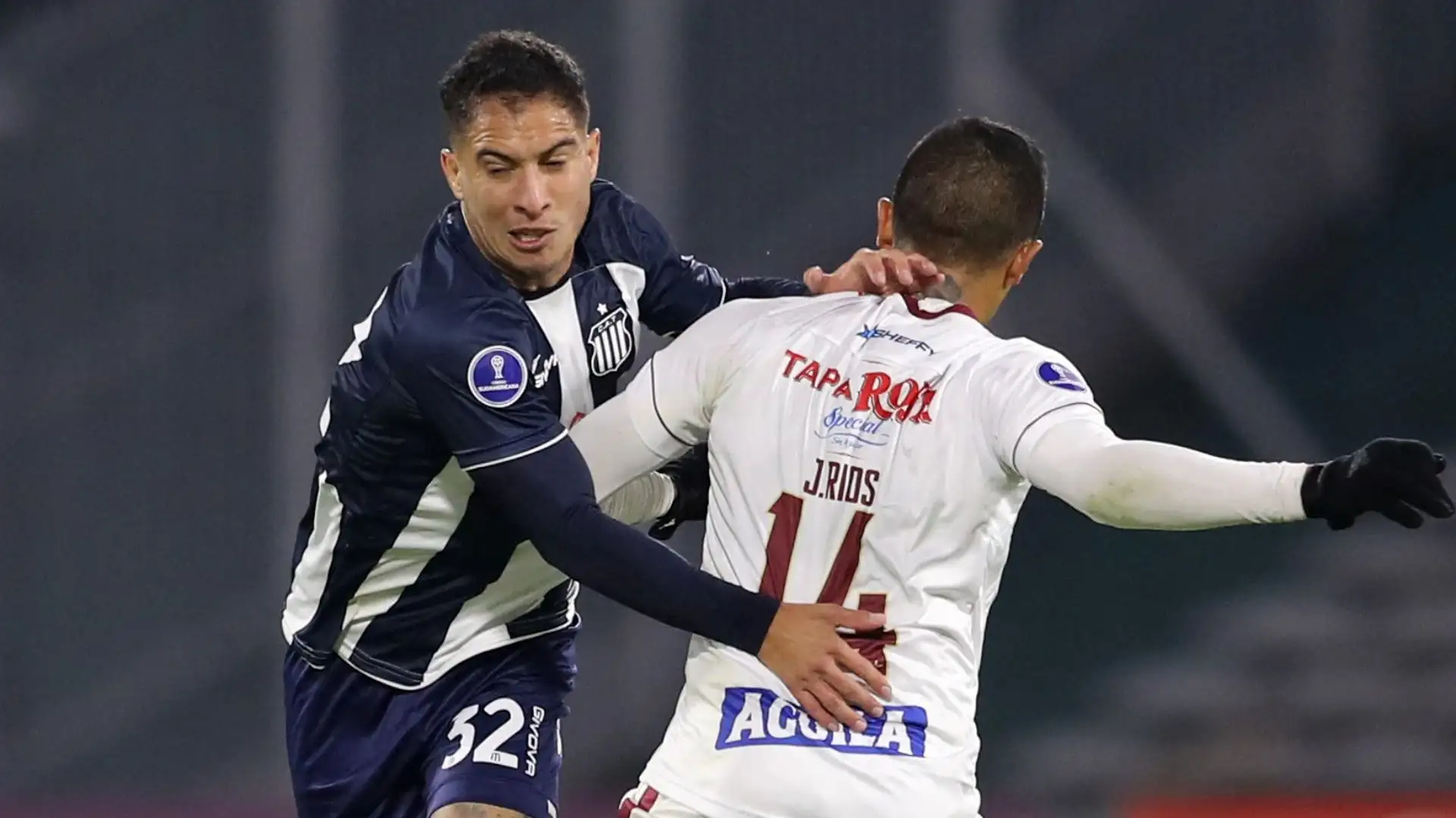 A settembre dello stesso anno è arrivata la chiamata del Talleres e due anni dopo si è trasferito negli Stati Uniti al Kansas City
