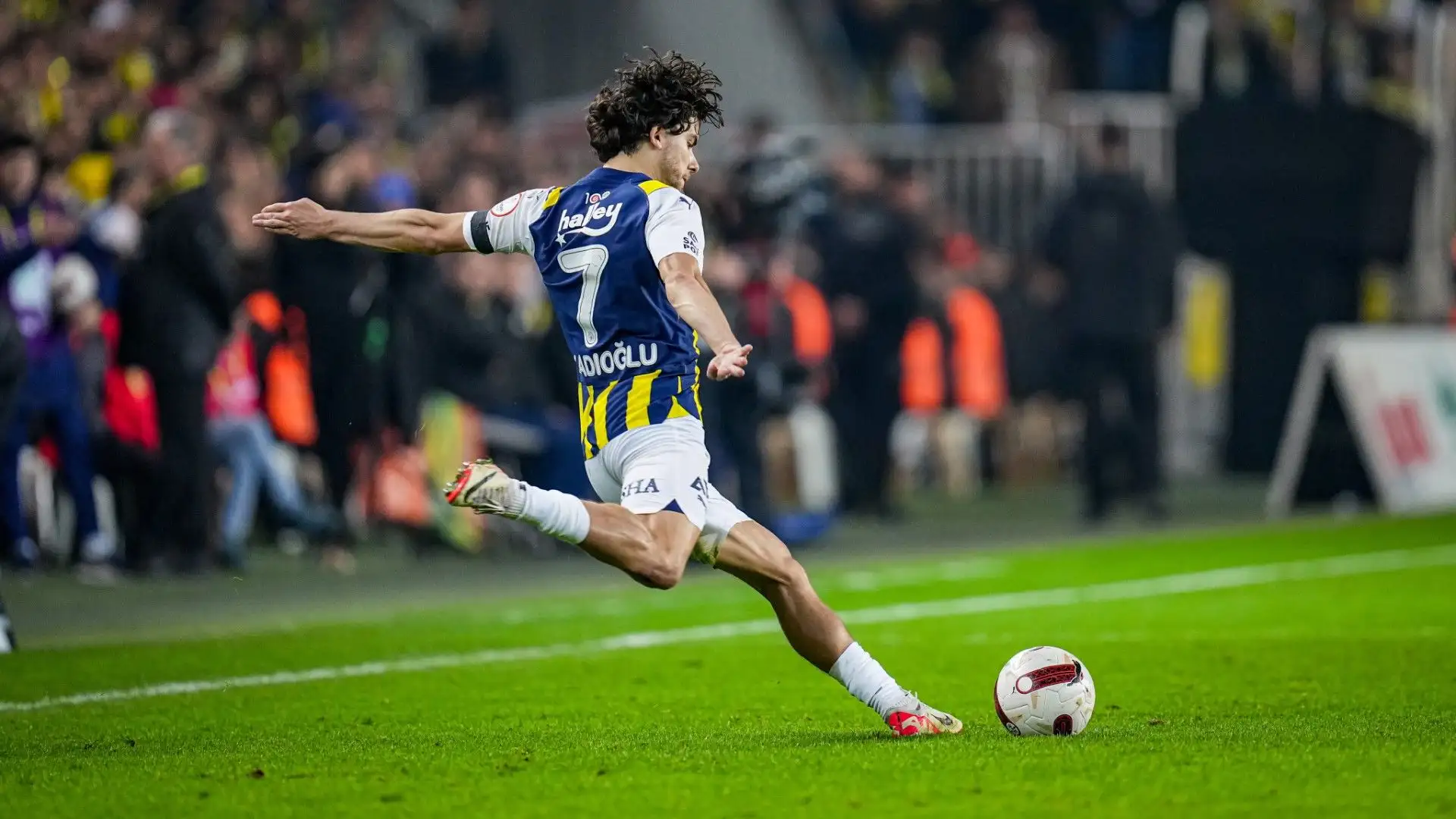 Il calciatore ha un contratto con il Fenerbahce fino al 2026
