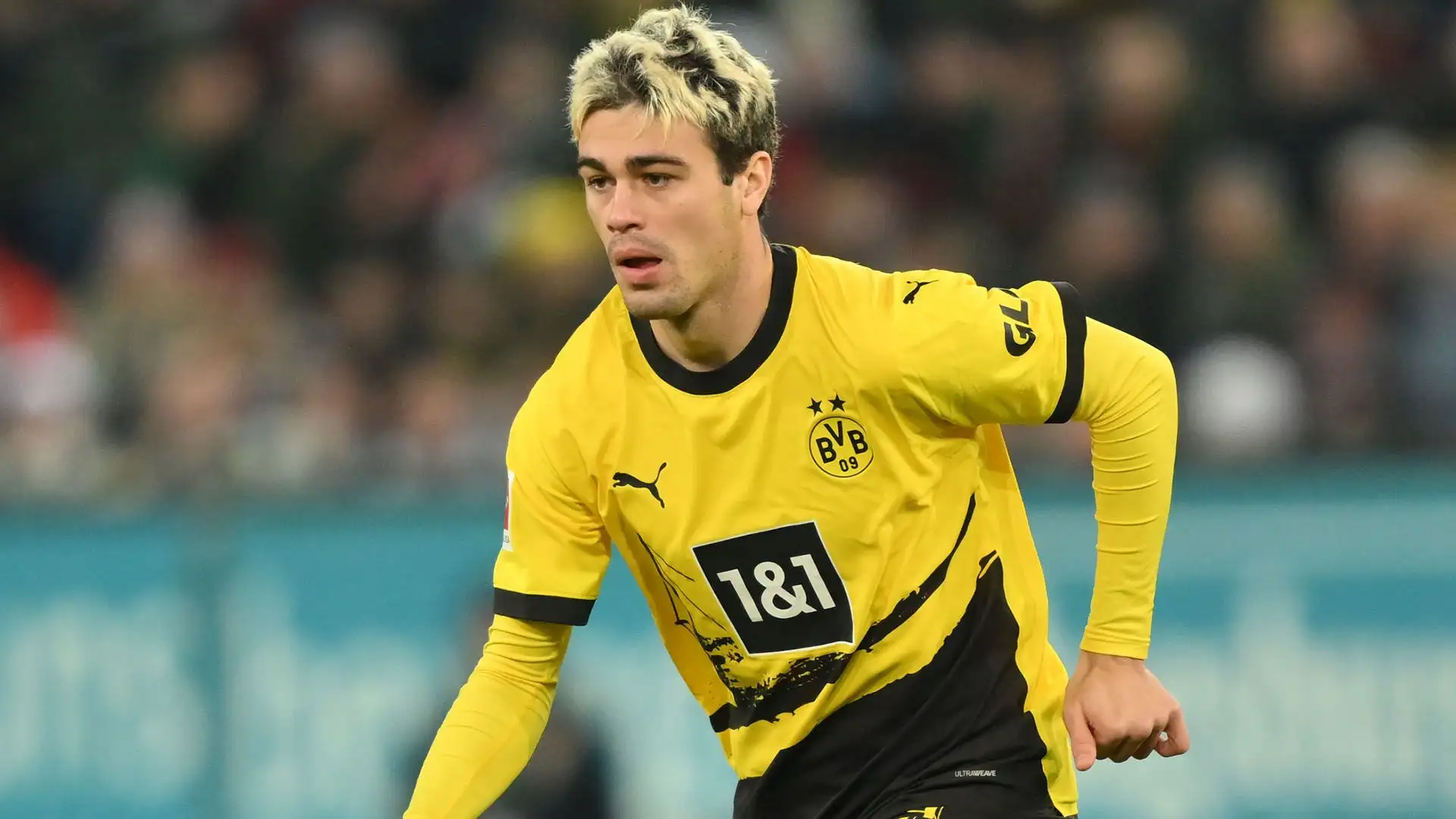 Lo statunitense ha un contratto con il club giallonero fino al 2025
