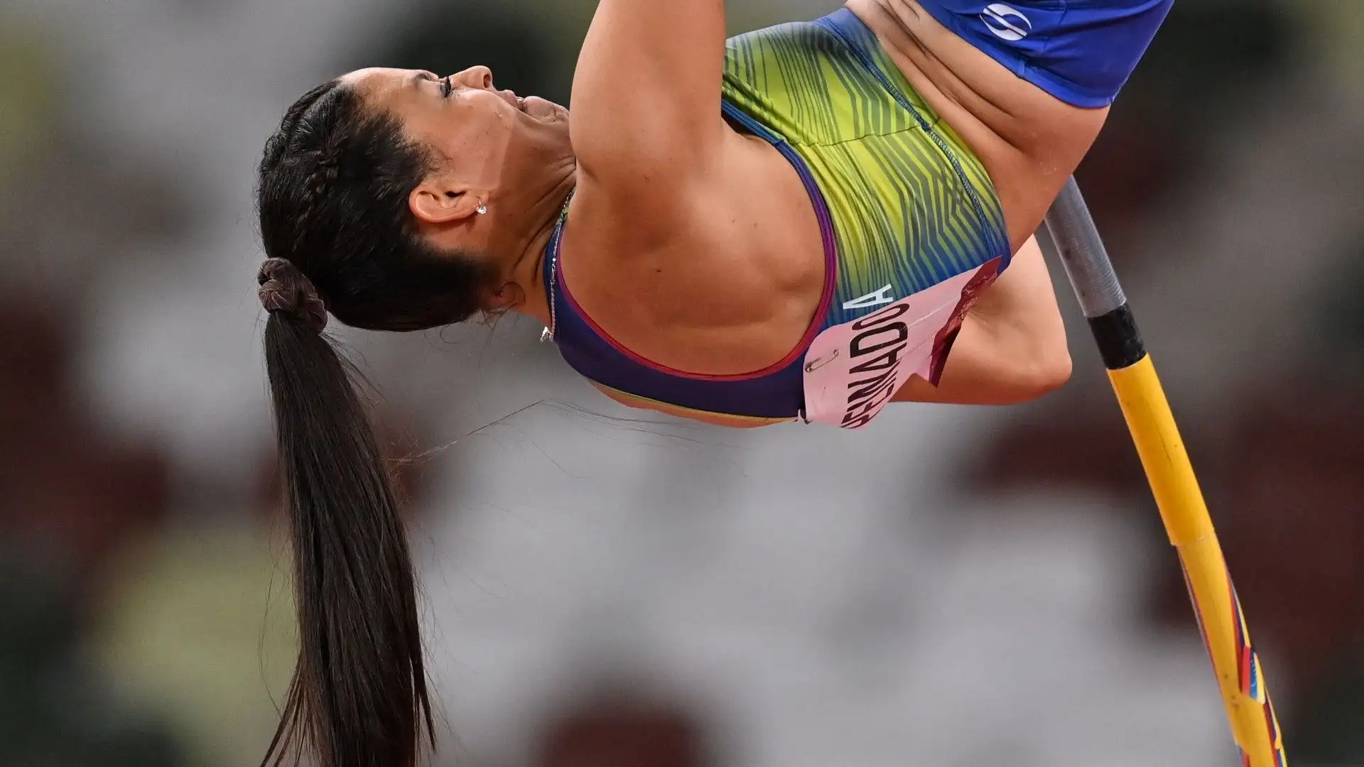 La sua determinazione e dedizione all'atletica leggera sono un esempio per tutti
