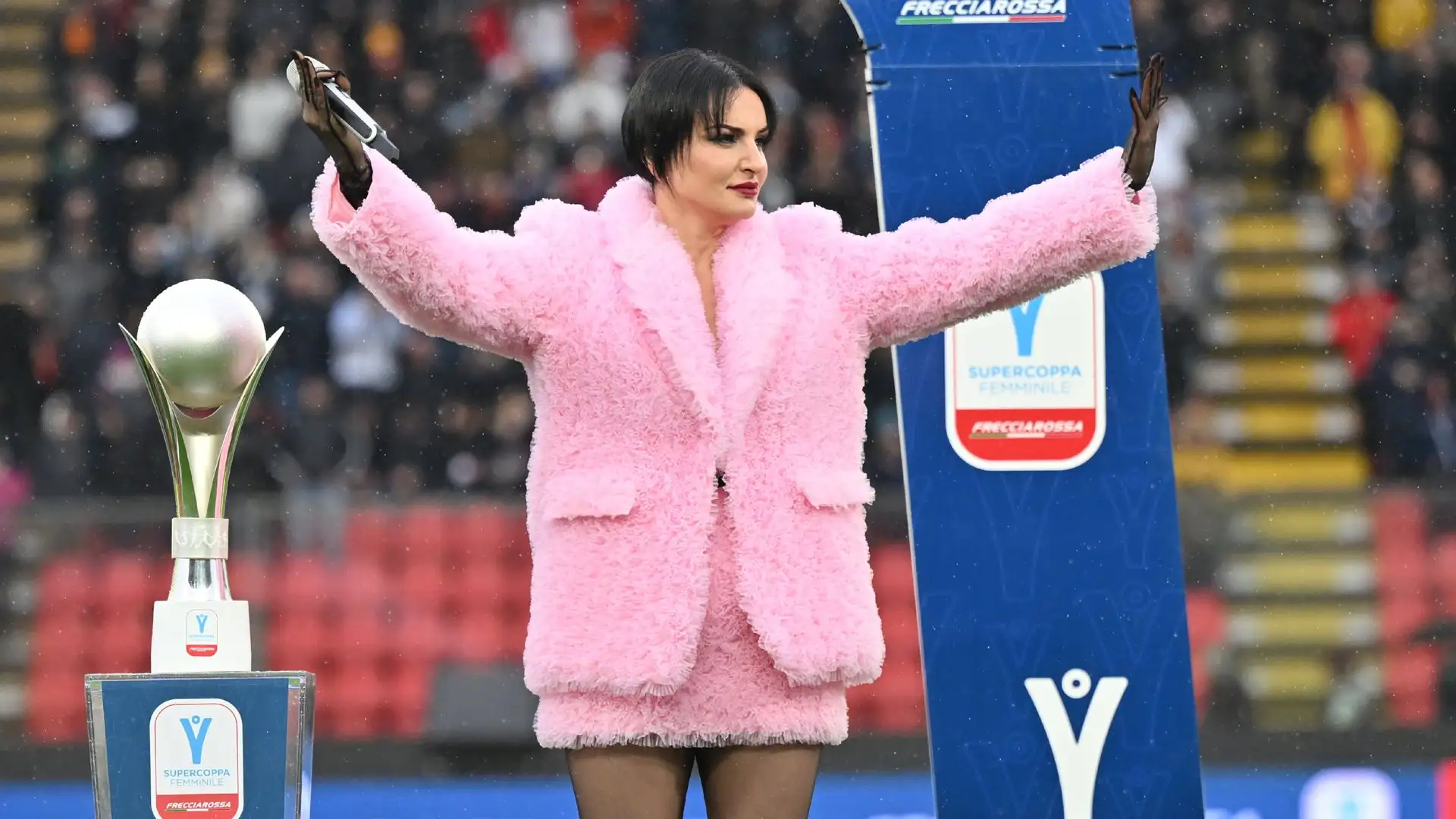 Per sei volte ha partecipato al Festival nella categoria 'campioni'