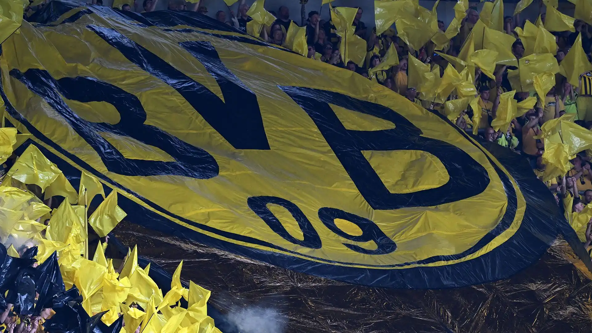La Bundesliga riabbraccia il suo gioiello: le immagini
