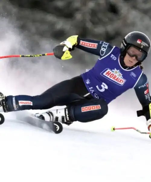 Dominio di Sara Hector a Jasna. Cadute per Federica Brignone e Petra Vlhova