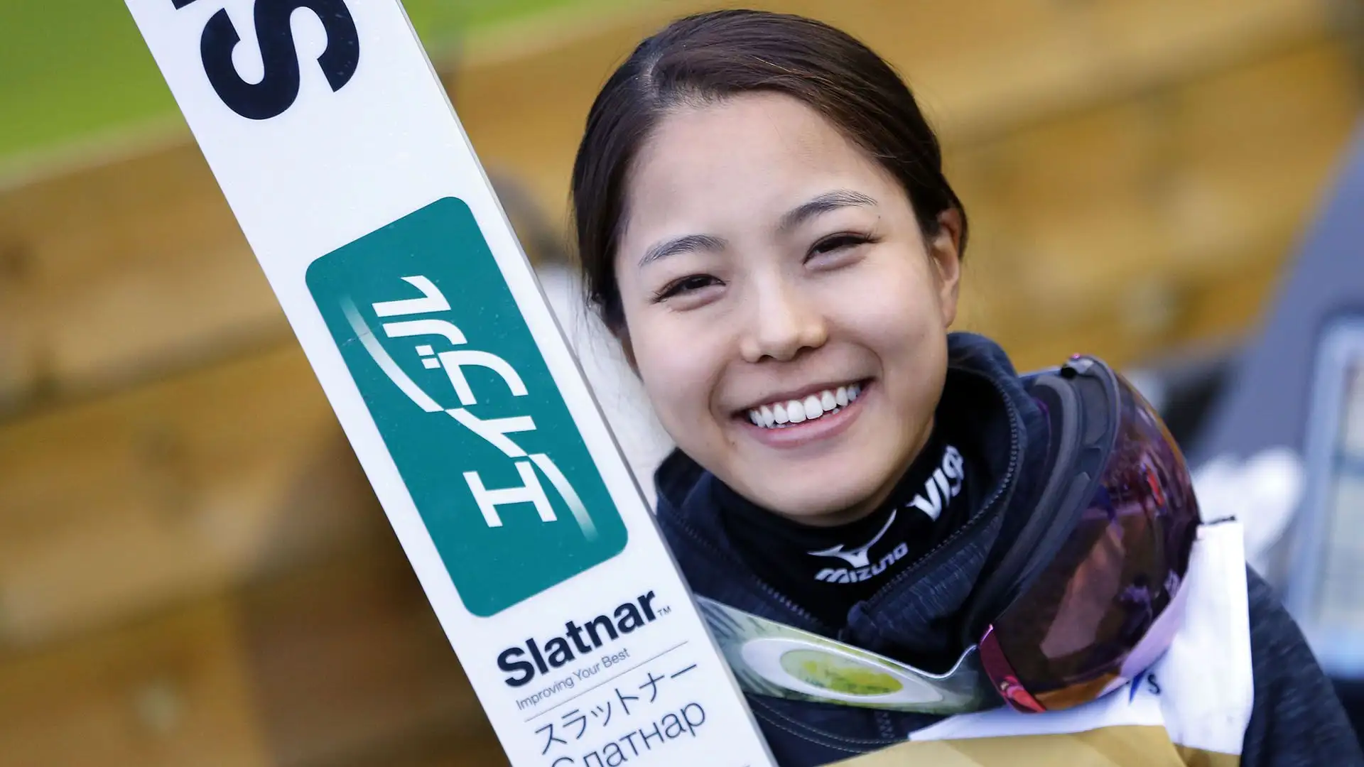 Takanashi ha vinto quattro Coppe del Mondo e una medaglia d'Oro alle olimpiadi giovanili Innsbruck 2012
