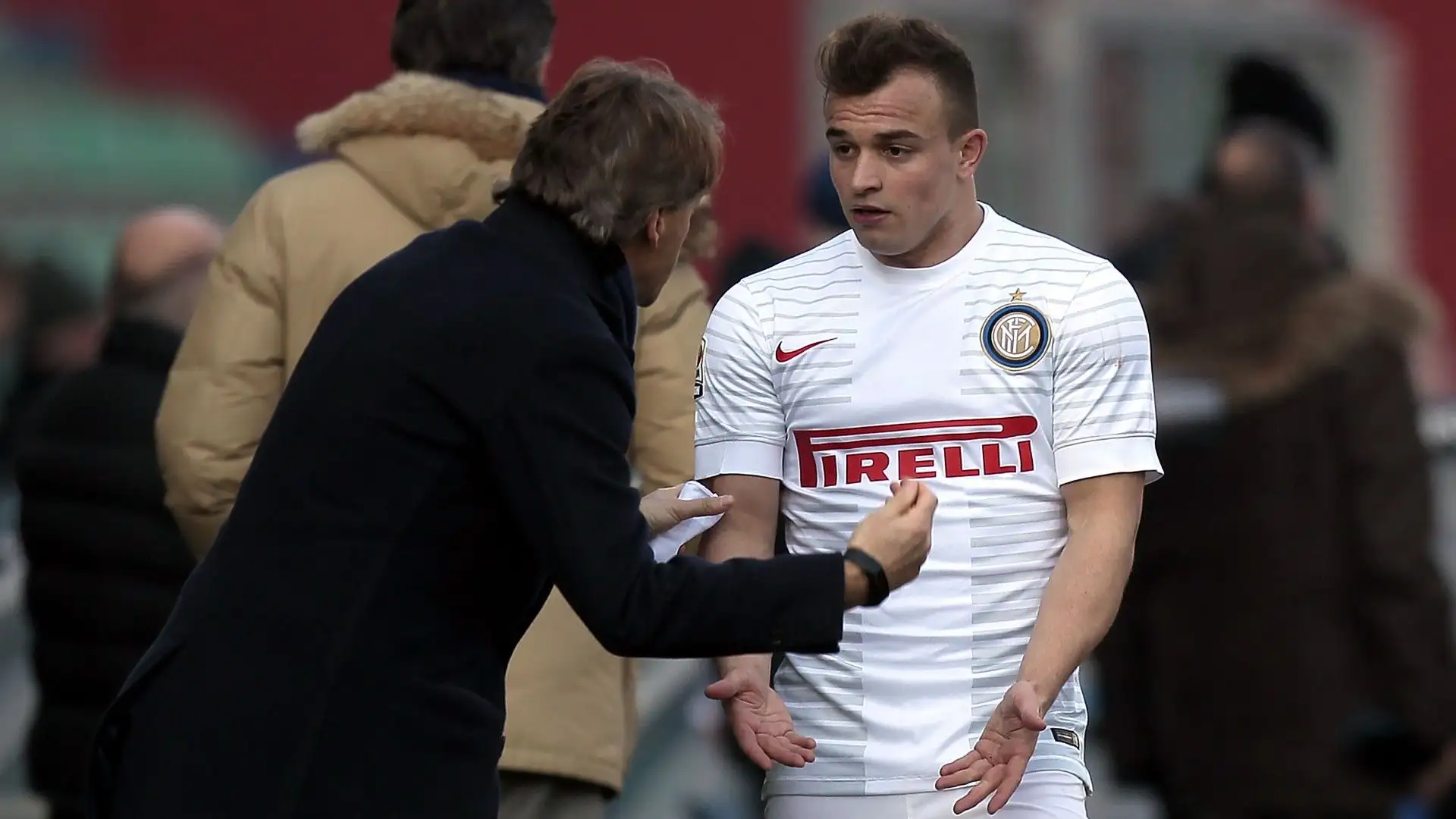 Eccolo discutere con Roberto Mancini

