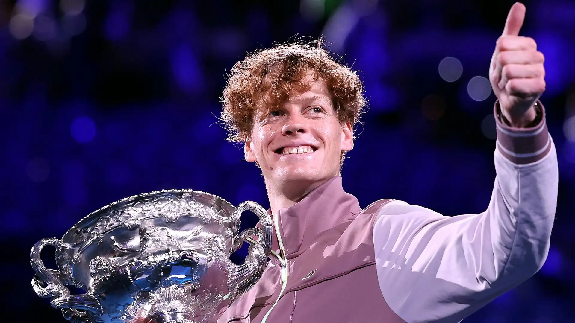 Jannik Sinner commuove tutti durante la premiazione foto