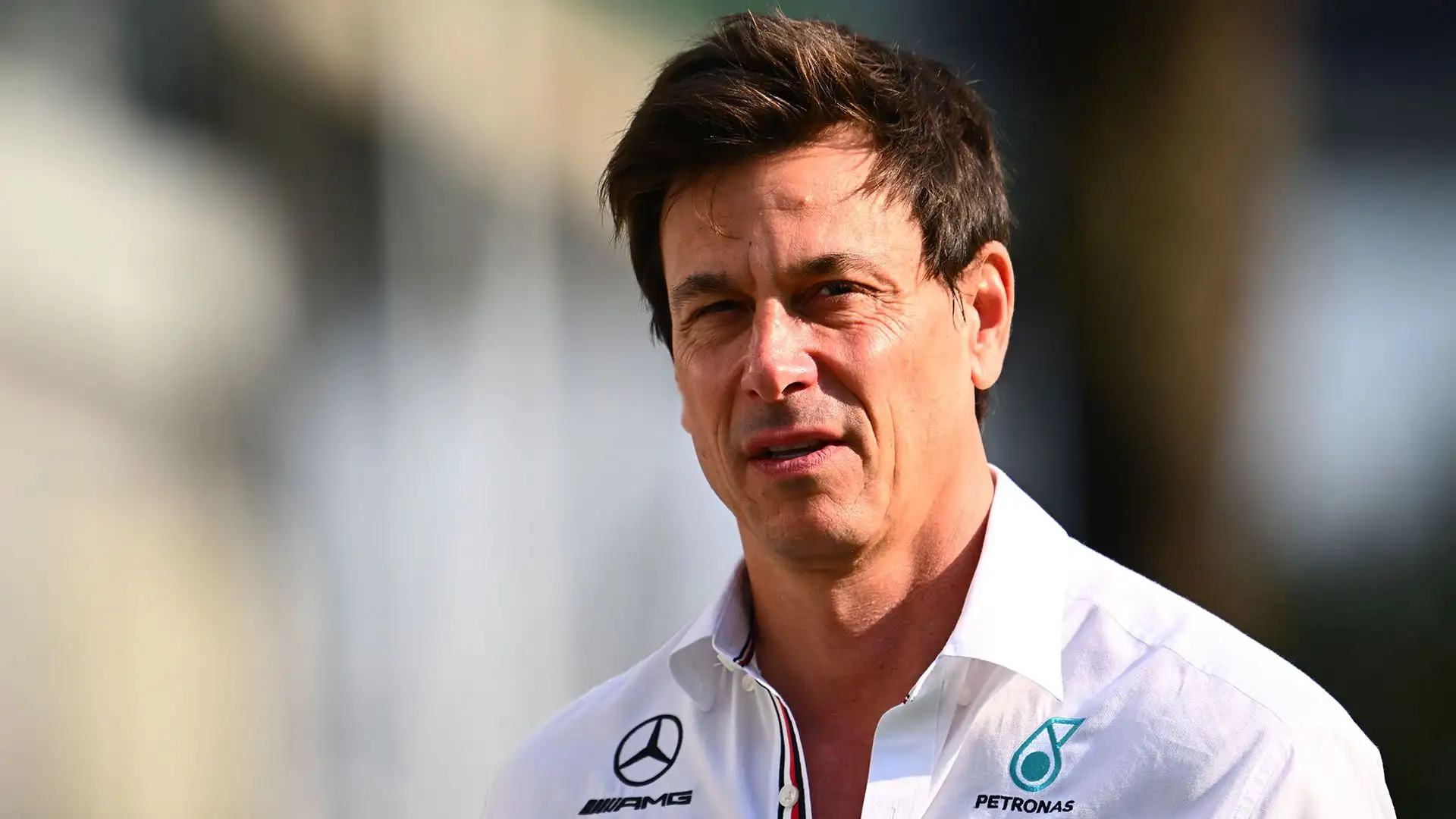 Toto Wolff (Mercedes): patrimonio stimato 1 miliardo di dollari. Il boss delle Frecce d'Argento ha fondato due società d'investimento e possiede un terzo delle azioni Mercedes-AMG Petronas. Innumerevoli i suoi successi finanziari e commerciali