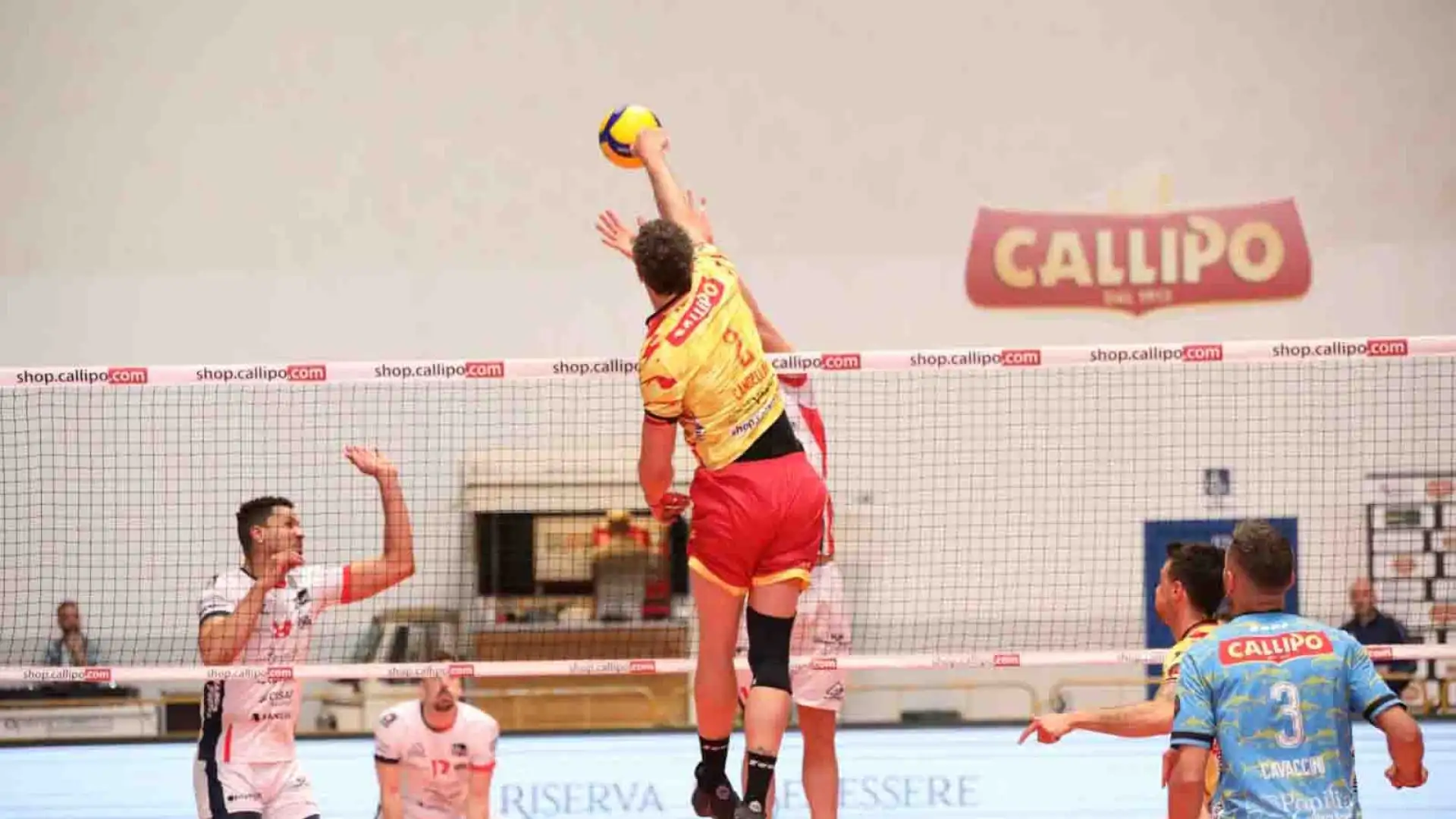 In estate il ritiro dall'attività agonistica della squadra e l'intenzione di continuare con l'attività giovanile.