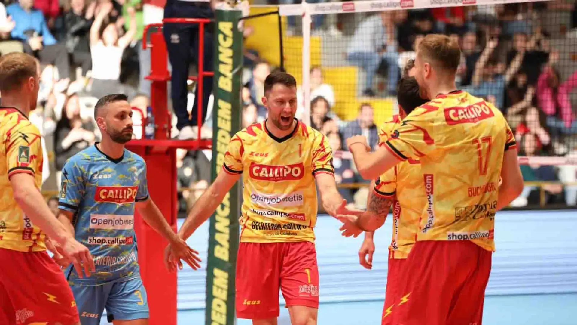 La Lega Pallavolo Serie A, in un comunicato, ha espresso la sua vicinanza al dirigente che ha portato Vibo Valentia nell’élite del volley nazionale.