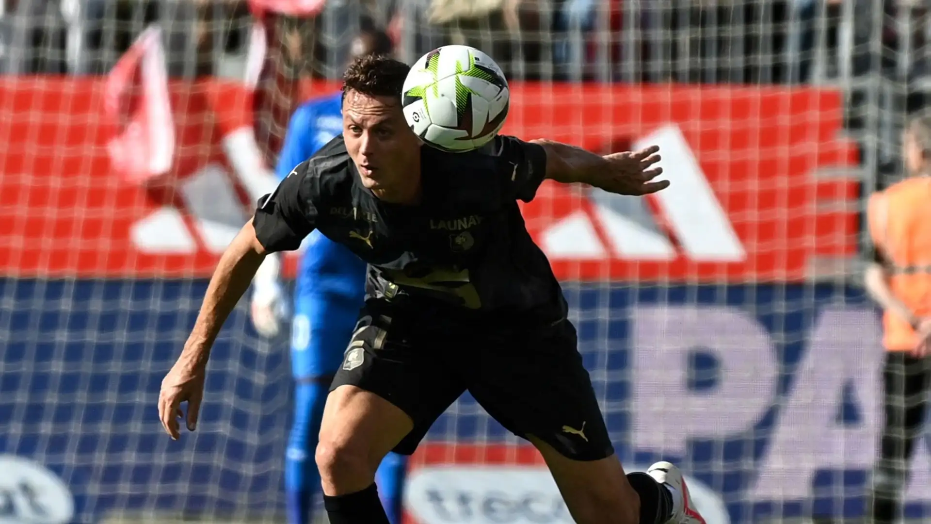 Matic, che continua la ricerca di una squadra, è stato accostato anche al Milan
