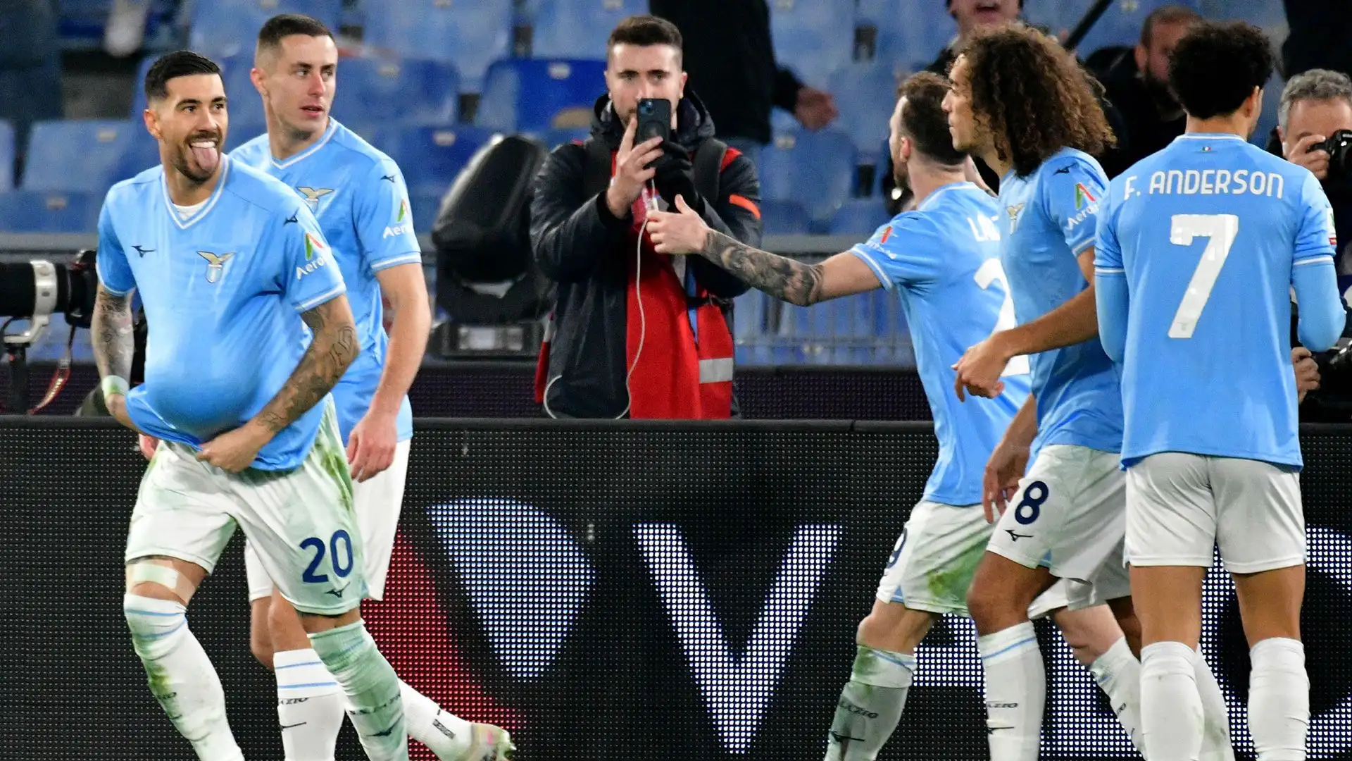 Zaccagni esulta dopo il gol su rigore