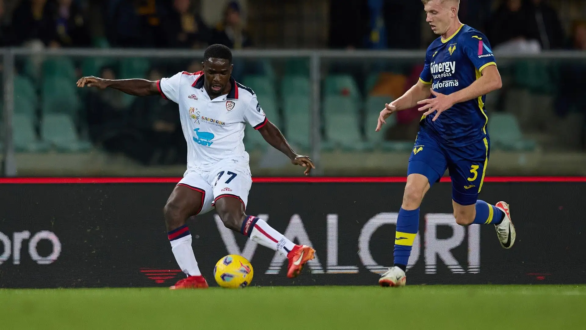 E' arrivato in Italia nel 2020, quando il Cagliari l'ha acquistato dal CD 1 de Agosto, un club angolano
