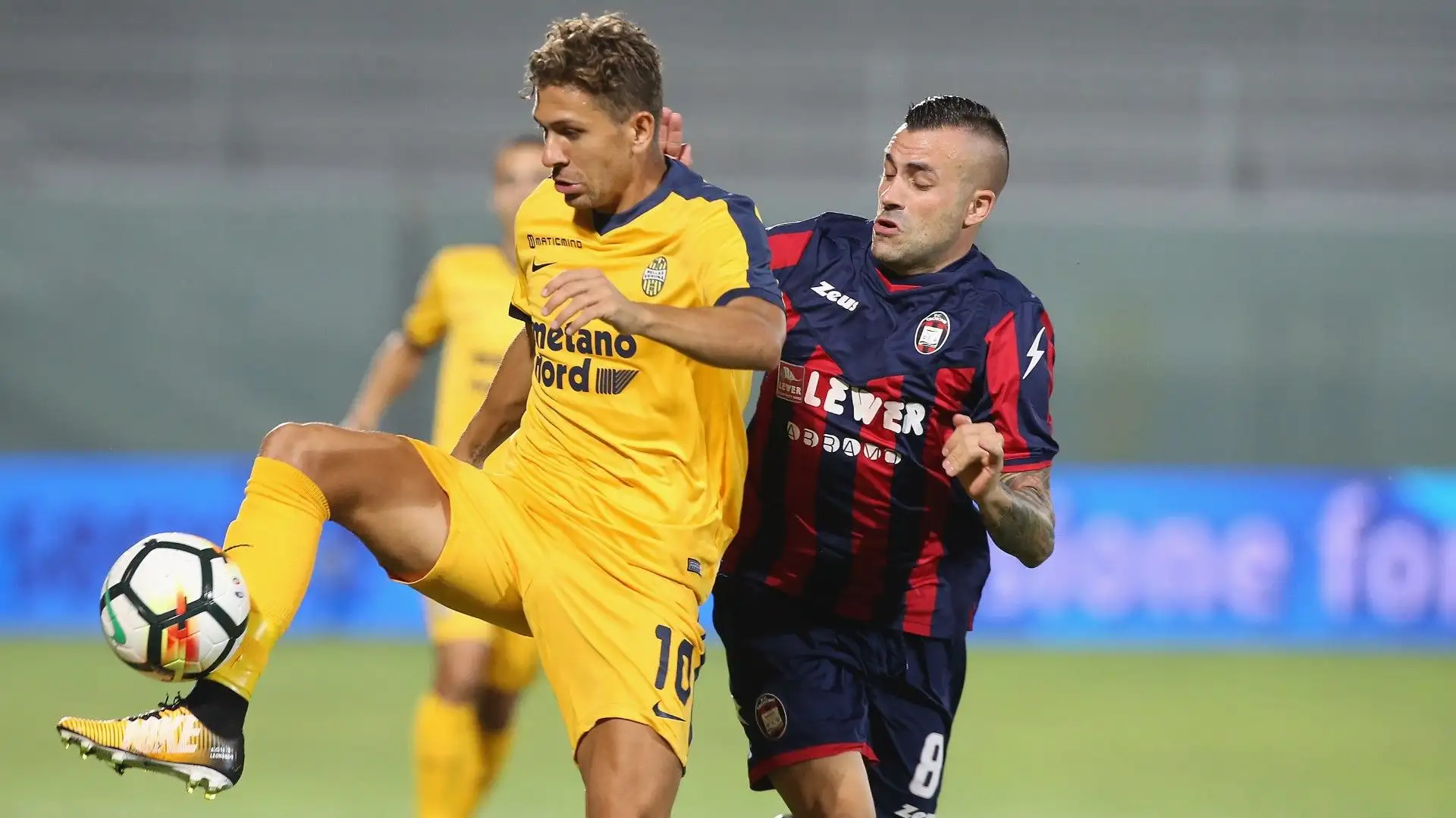 Tornato all'Atletico Madrid ha continuato ad essere un fantasma e nel 2017 è stato ceduto all'Hellas Verona
