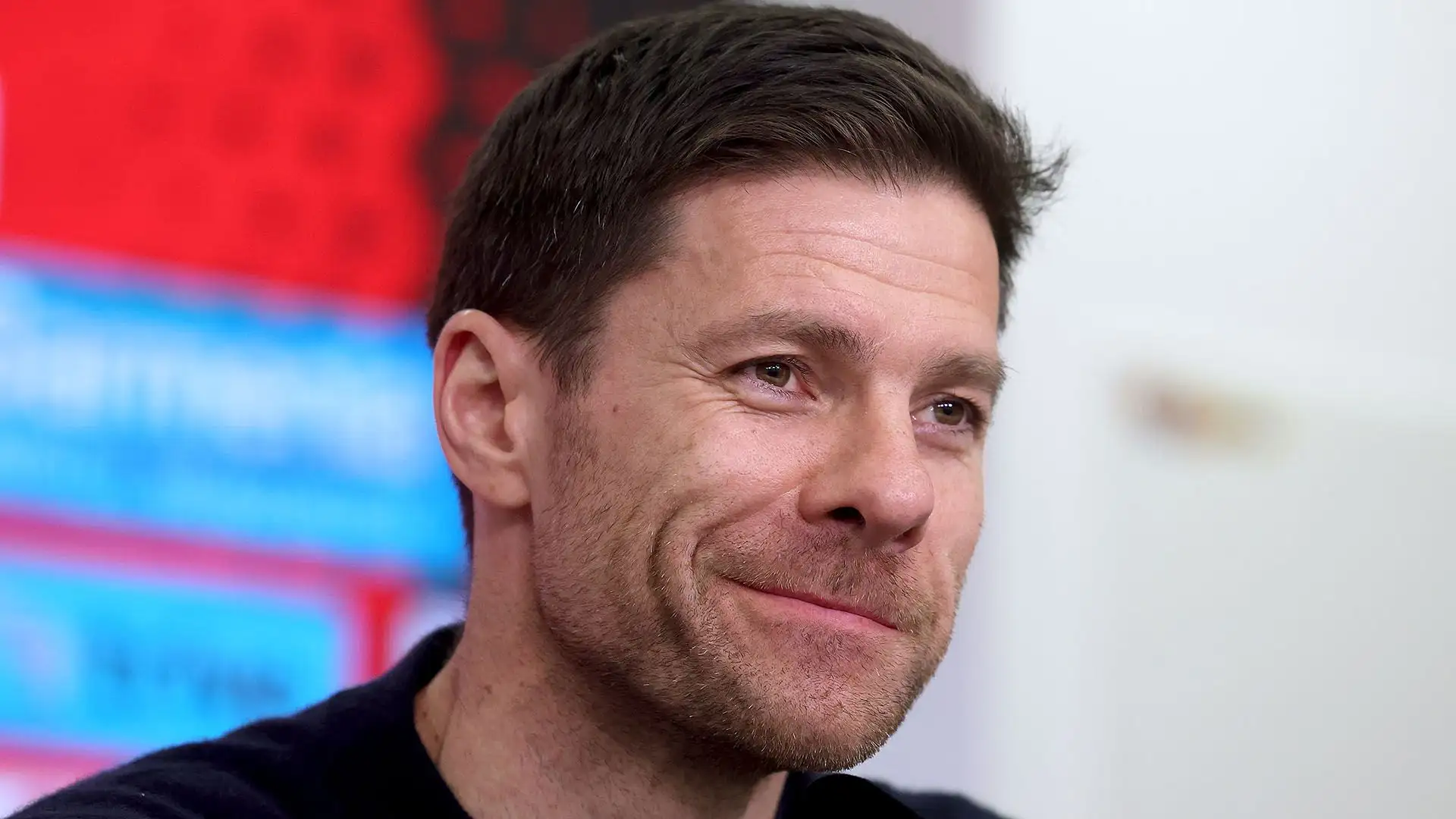 "Xabi Alonso deve essere in cima alla lista del Bayern, lo merita per il suo curriculum e il suo ottimo lavoro a Leverkusen", ha detto a Sky