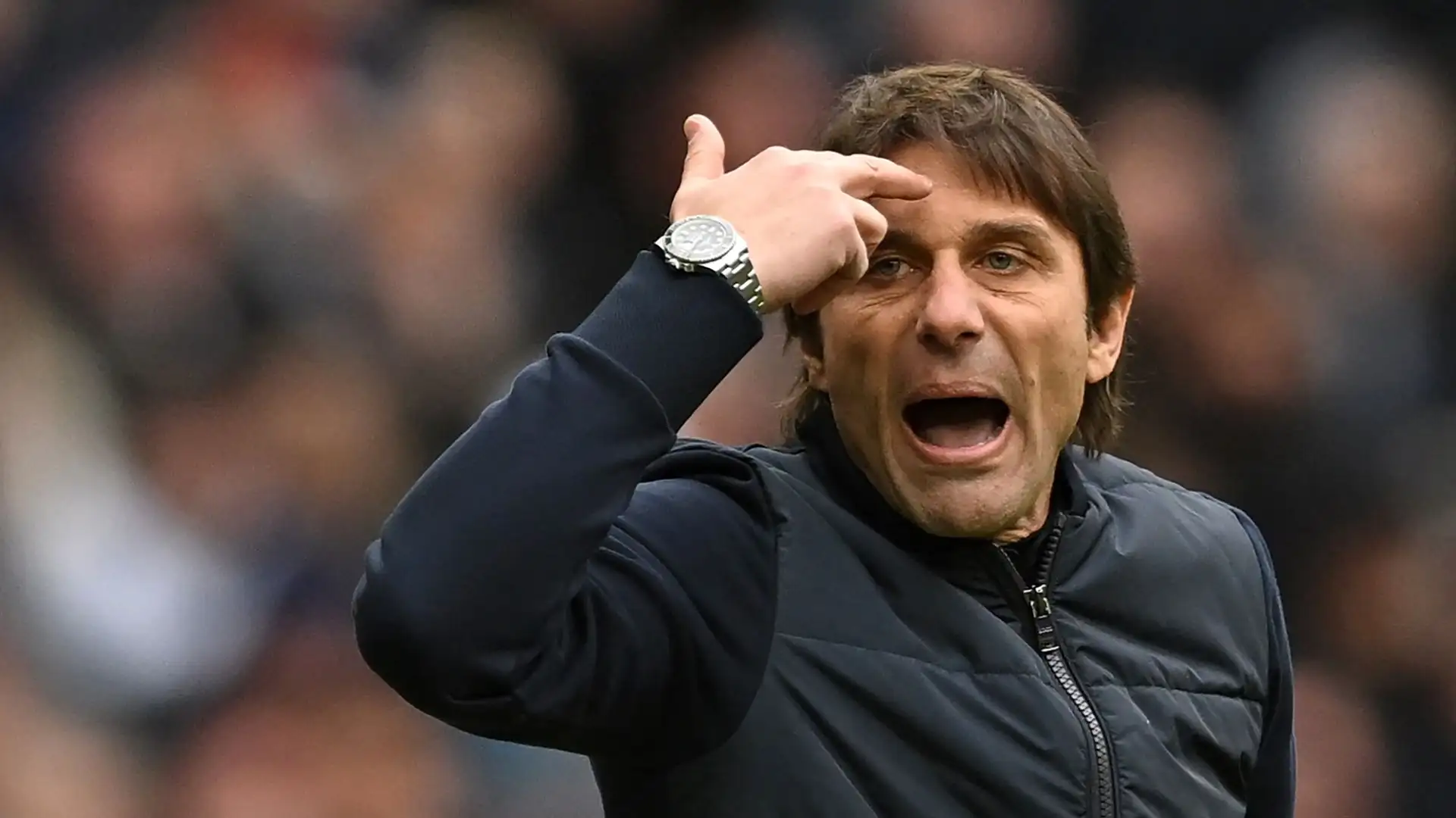 Conte, che vuole tornare assolutamente ad allenare, è pronto a valutare la proposta del Diavolo, che fino a questo momento non è ancora convinto di puntare su di lui