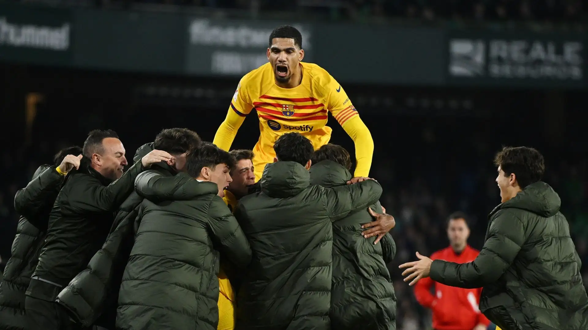 Secondo le indiscrezioni della stampa catalana, le dimissioni di Xavi a fine stagione porteranno a tanti cambiamenti nel Barcellona