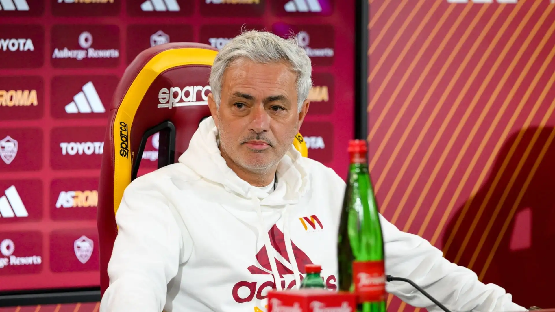 Il terzo nome è quello di José Mourinho, che starebbe studiando il tedesco dopo il suo esonero alla Roma