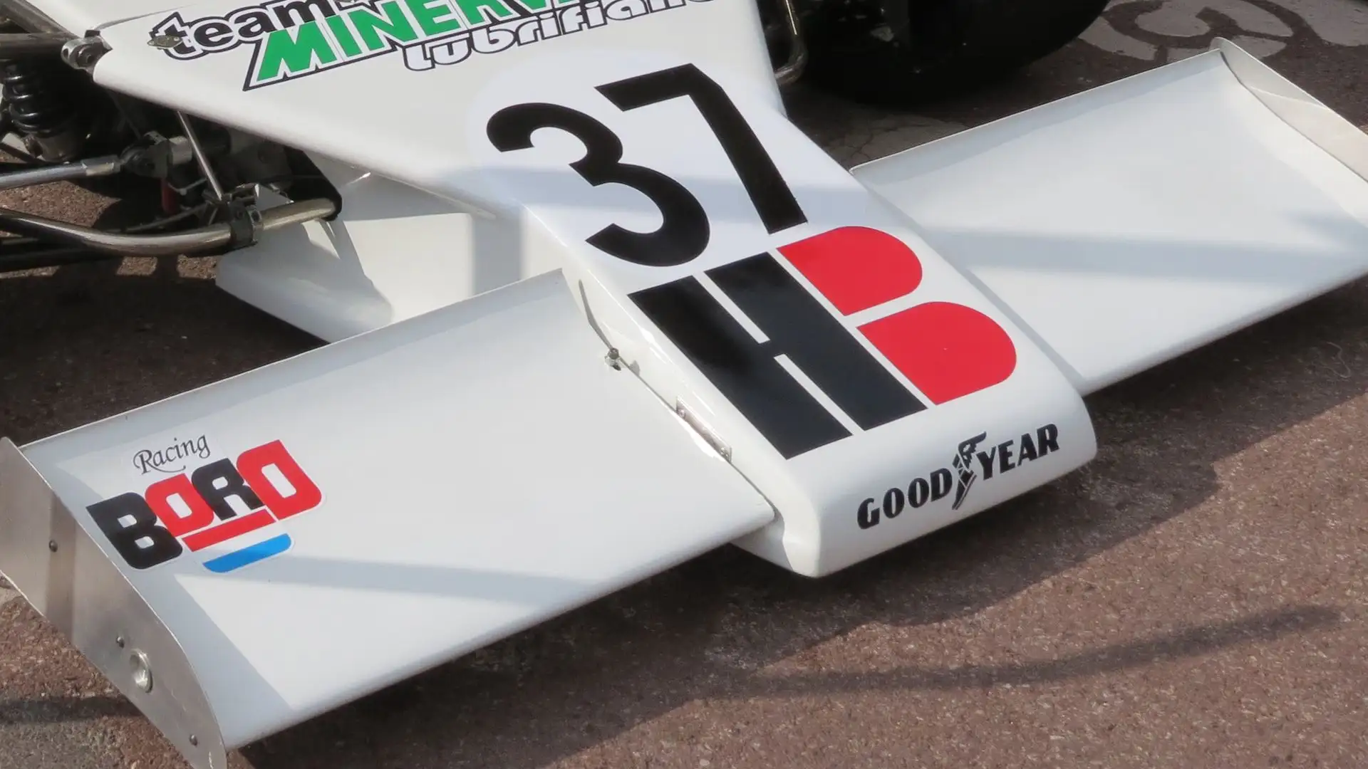 Tra il 1976 e il 1977 parteciparono ad alcuni Gran premi di Formula 1