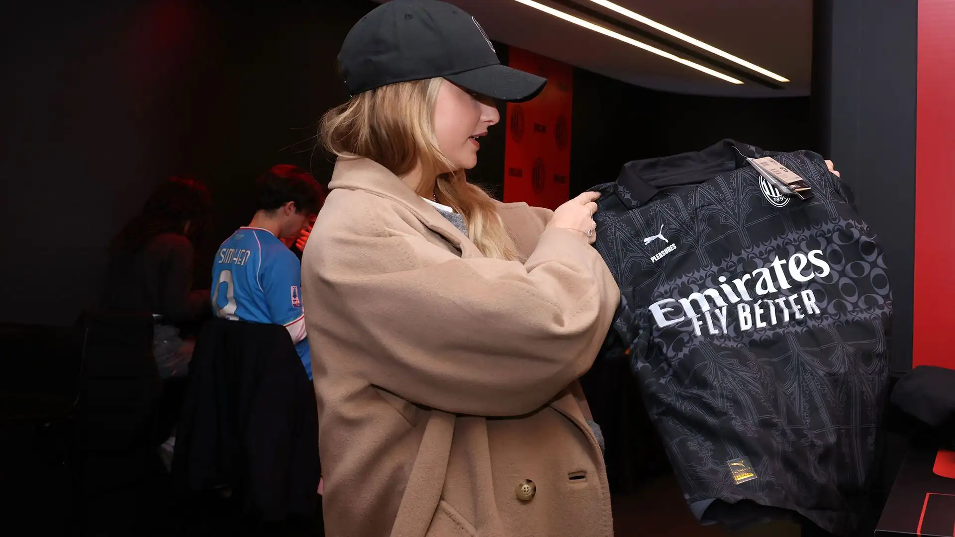 Beatrice Vendramin ha recentemente sfoggiato la nuova maglietta dei rossoneri
