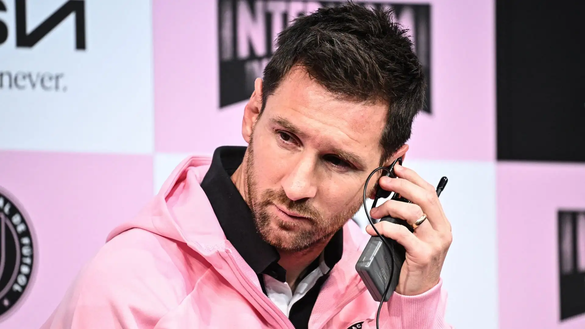"Ha sparato diversi colpi da quando è partito. Ha detto che è stato un disastro vivere a Parigi, che non è stato accolto come avrebbe voluto..." 