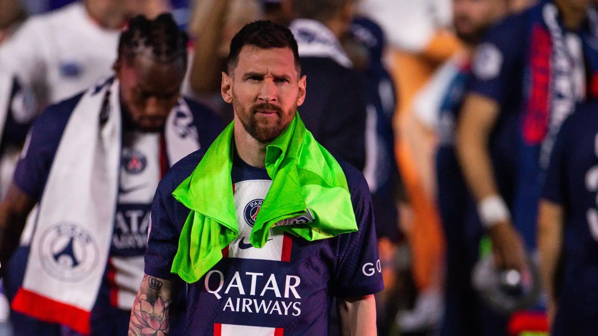 "Niente affatto: è stato messo in cima alla Torre Eiffel, come Neymar, e tutti lo hanno rispettato". 
