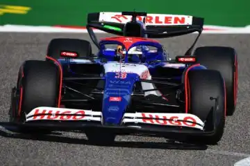 F1, Daniel Ricciardo il più veloce nelle prime libere in Bahrain, Ferrari indietro
